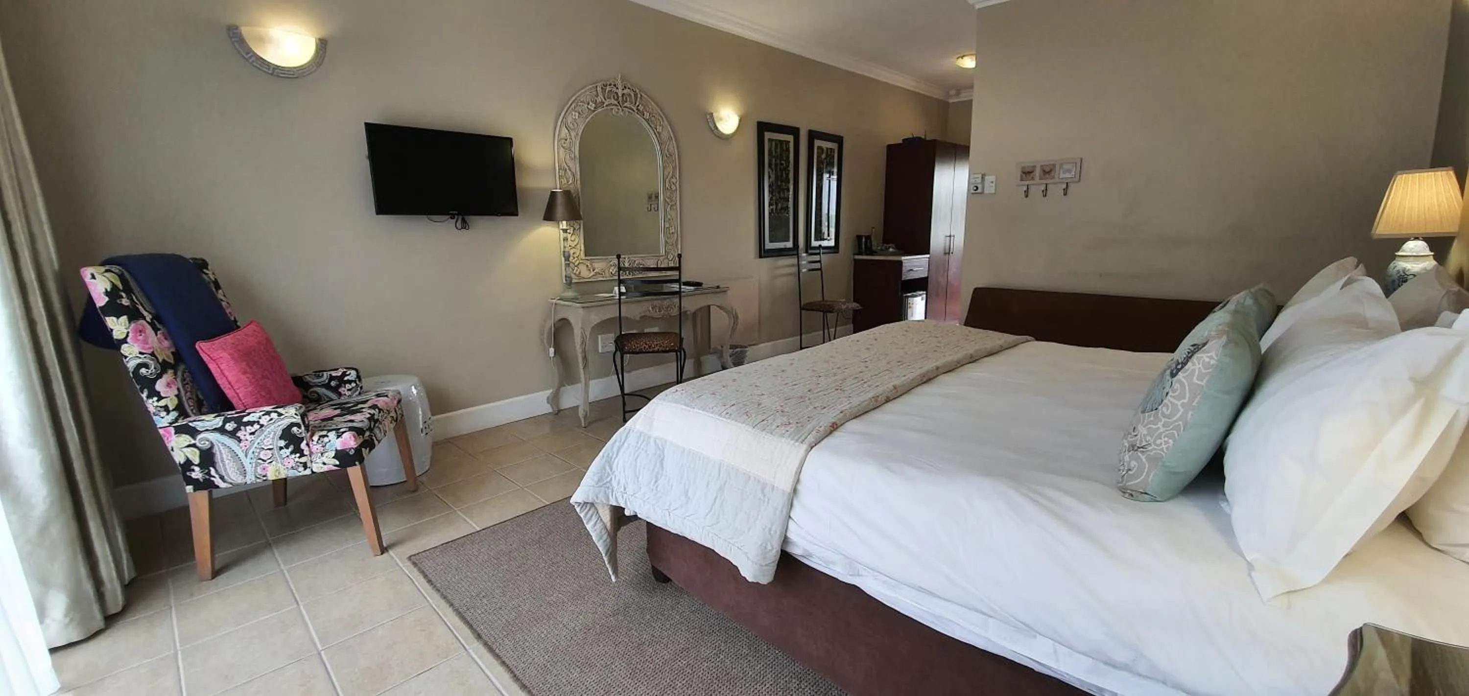 Photo of the whole room, Bed in The Mandyville Jeffreys Bay