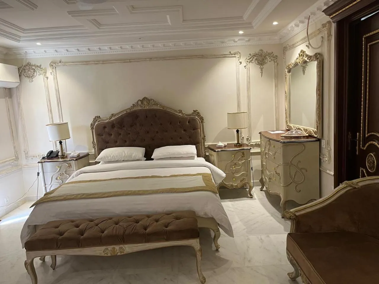 Bed in Arish Luxury Suites