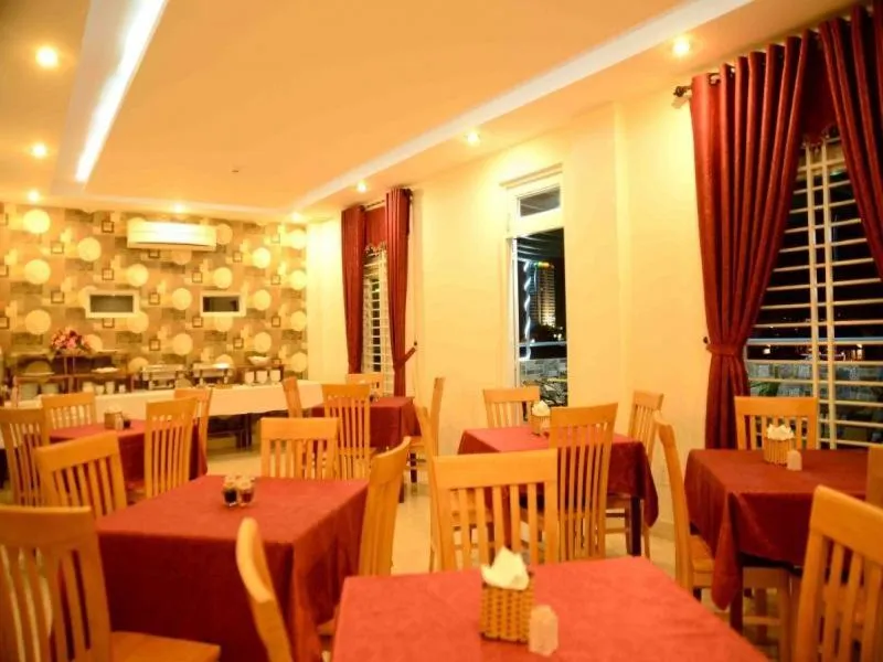 Restaurant/places to eat in Red Diamond Hotel