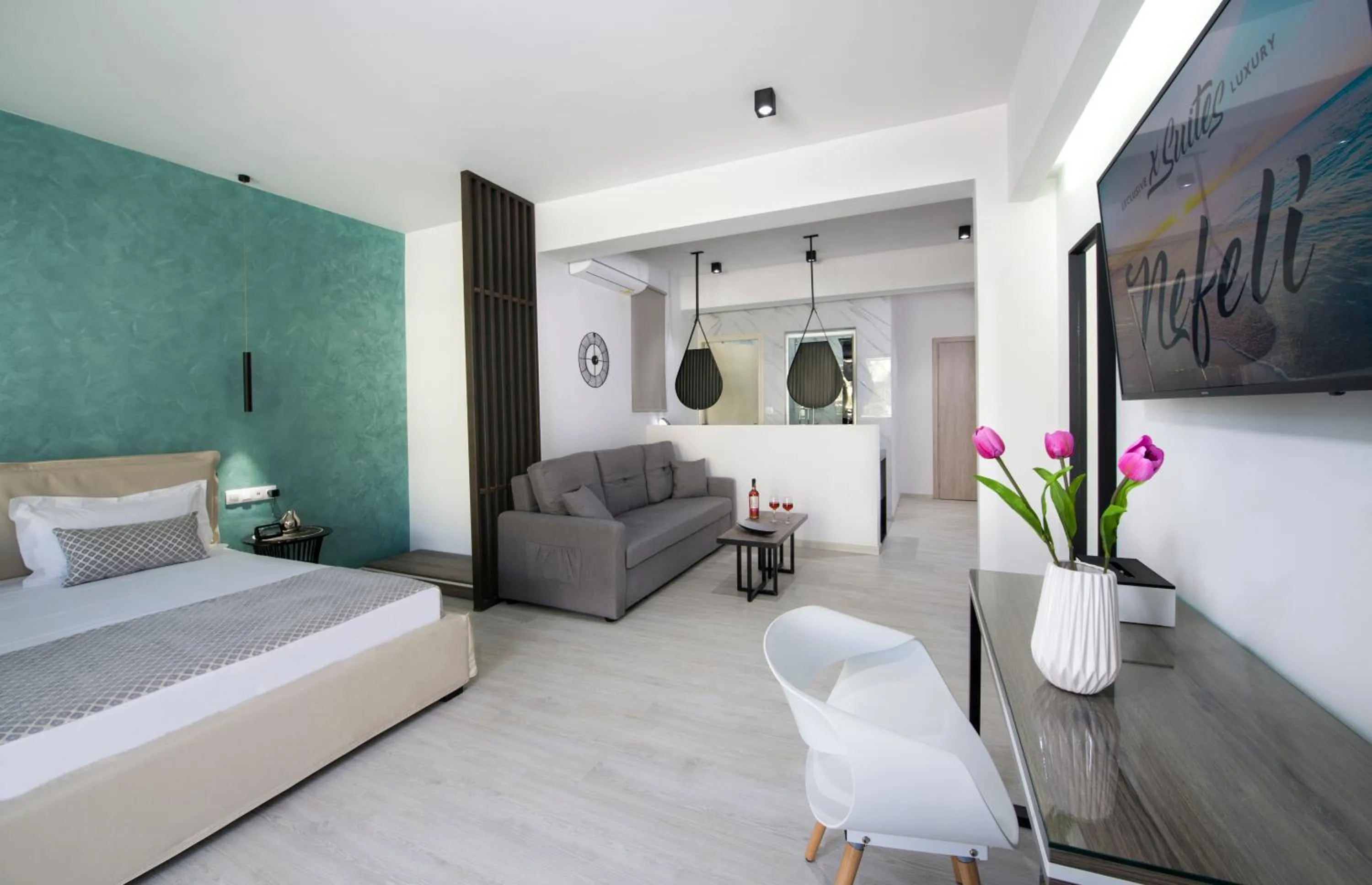 Photo of the whole room, Bed in xSuites Hotel