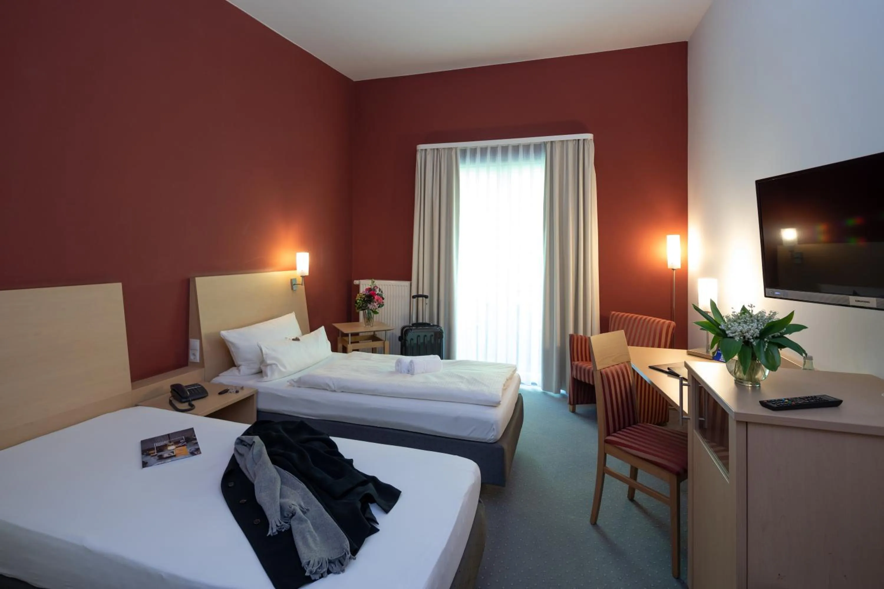 Bedroom, Bed in Hotel Mainpromenade ***S