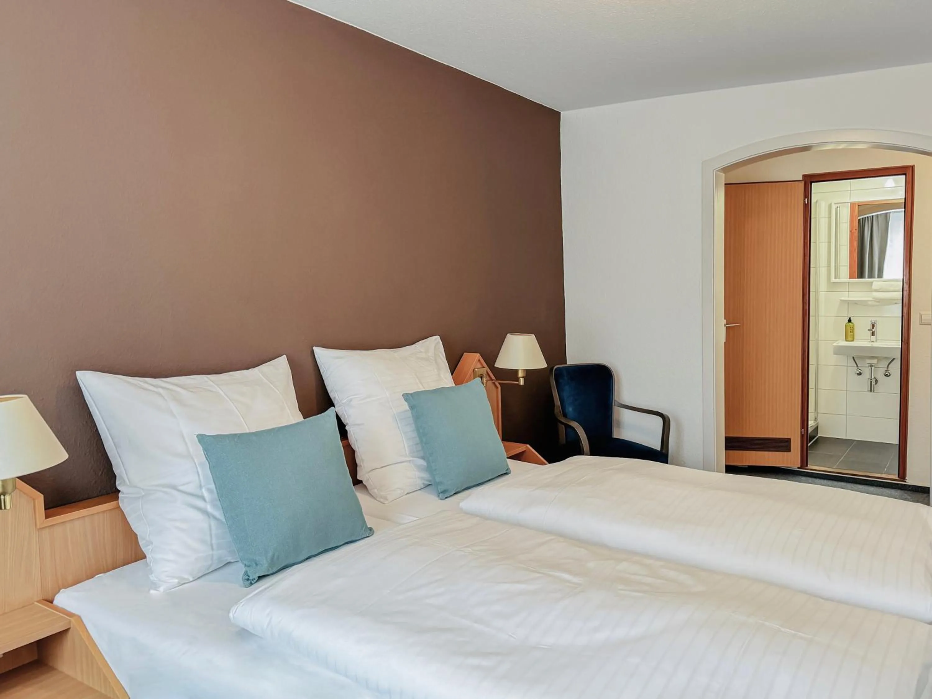 Bedroom, Bed in Hotel & Gästehaus Seehof