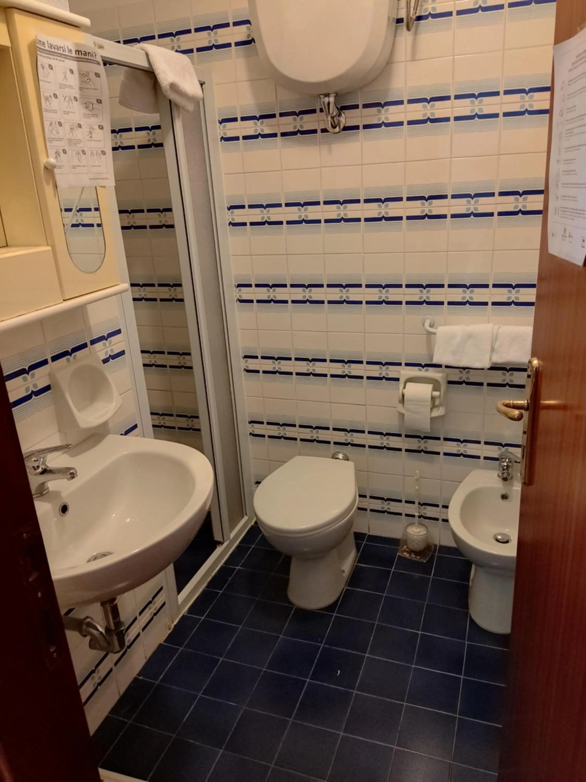 Bathroom in Hotel Ristorante Il Grillo