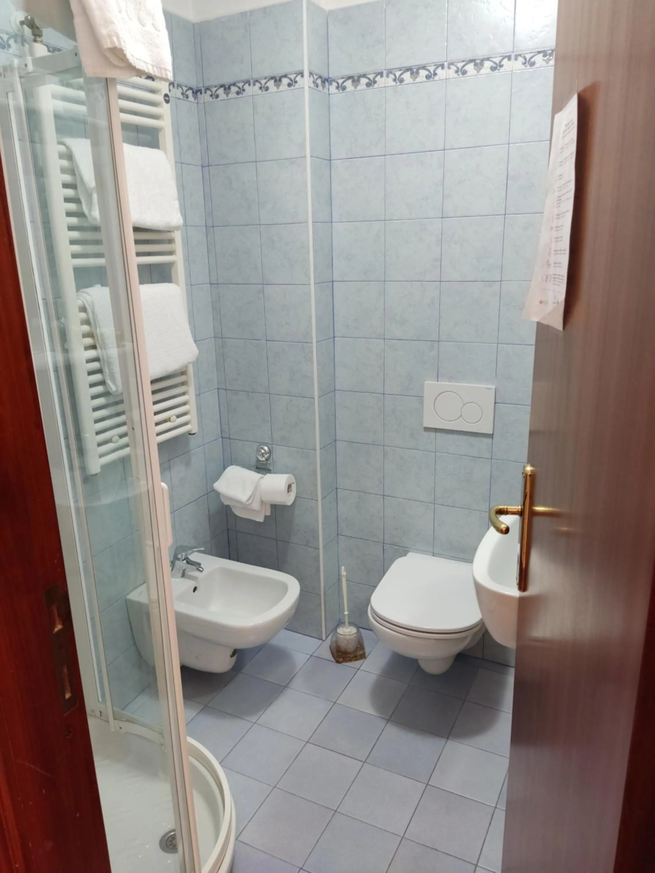 Bathroom in Hotel Ristorante Il Grillo