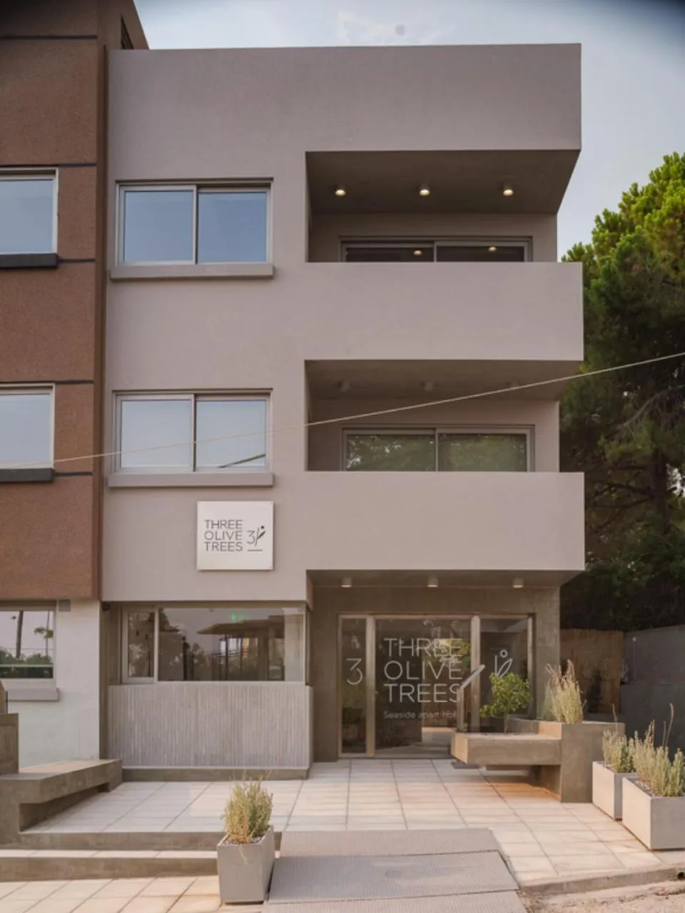 Facade/entrance in 3 Olive Trees