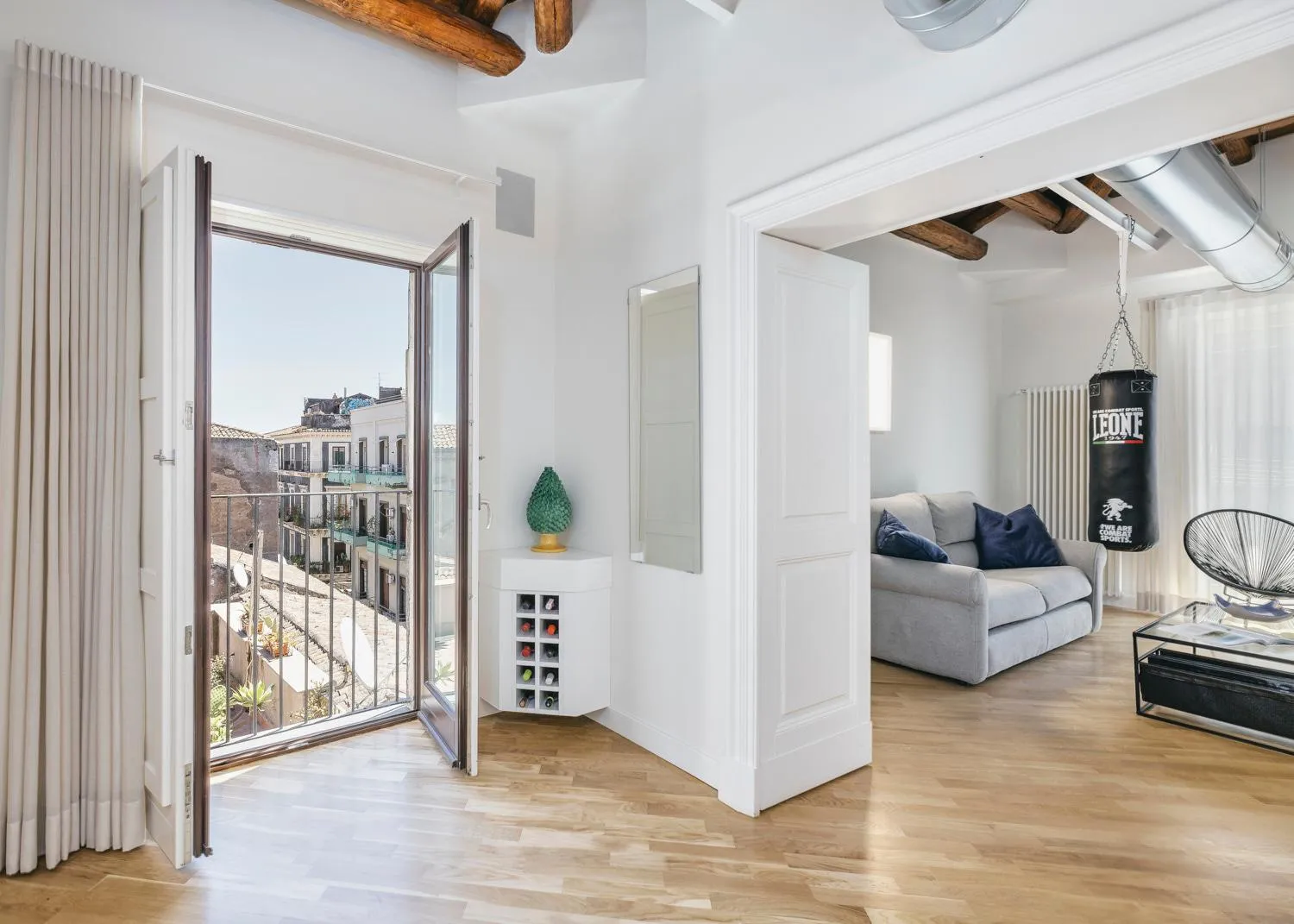 Kitchen or kitchenette, Bed in The Silver Lava - design apartment and spa