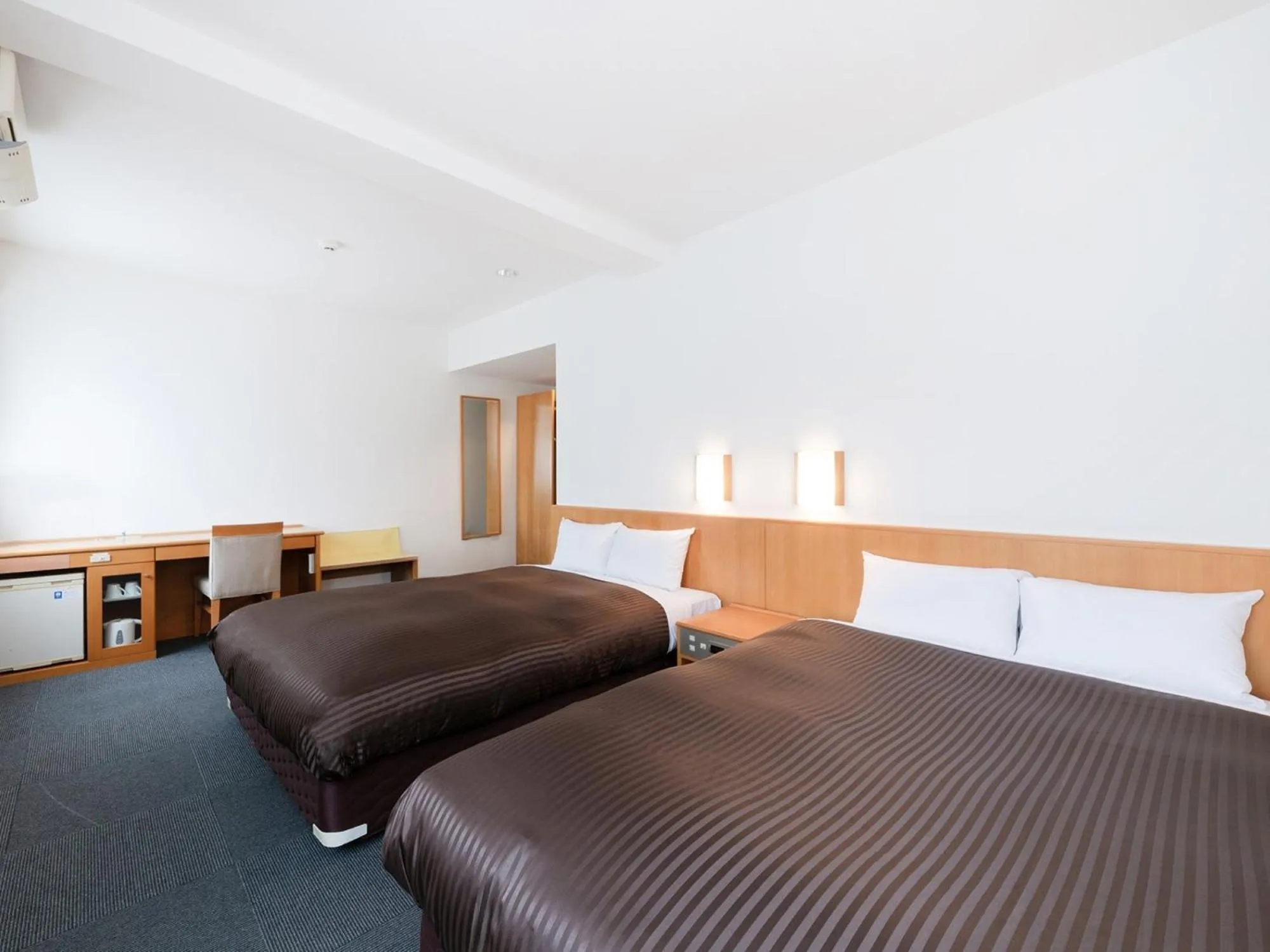 Photo of the whole room, Bed in The OneFive Osaka Sakaisuji