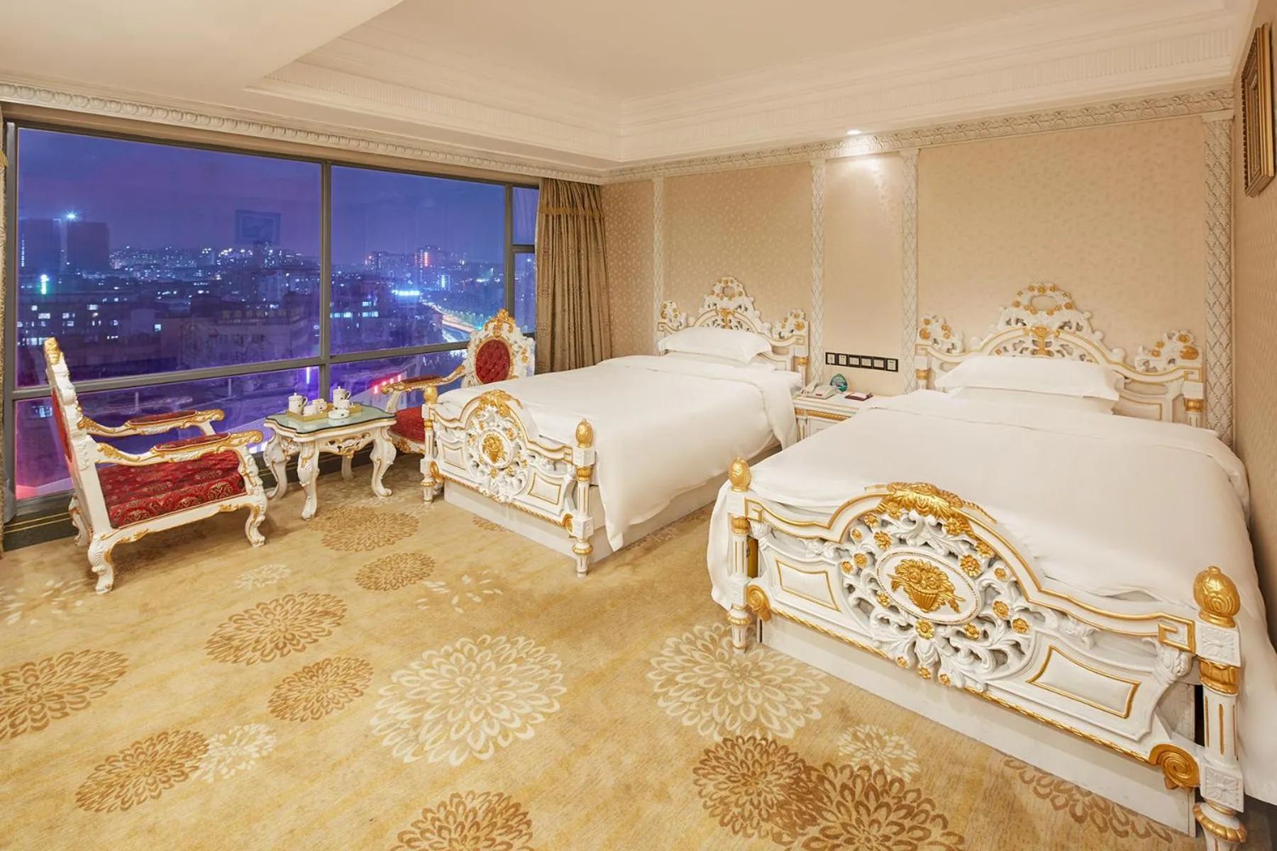 Photo of the whole room, Bed in Nanyang King's Gate Hotel--Free Shuttle Service to Canton Fair