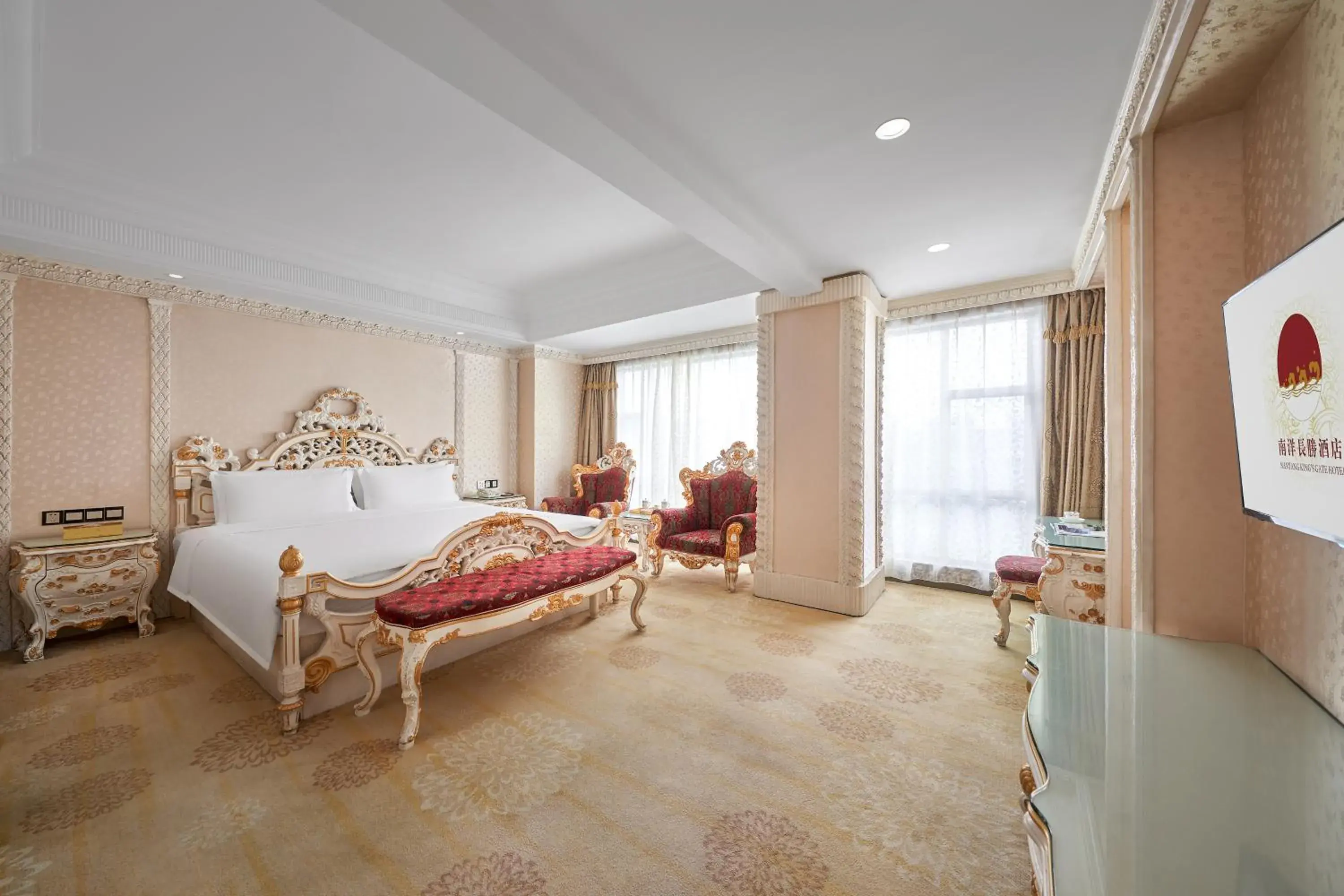 Standard Queen Room in Nanyang King's Gate Hotel--Free Shuttle Service to Canton Fair Standard Queen Room in Nanyang King's Gate Hotel--Free Shuttle Service to Canton Fair