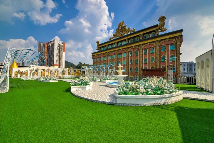 Property building in Nanyang King's Gate Hotel