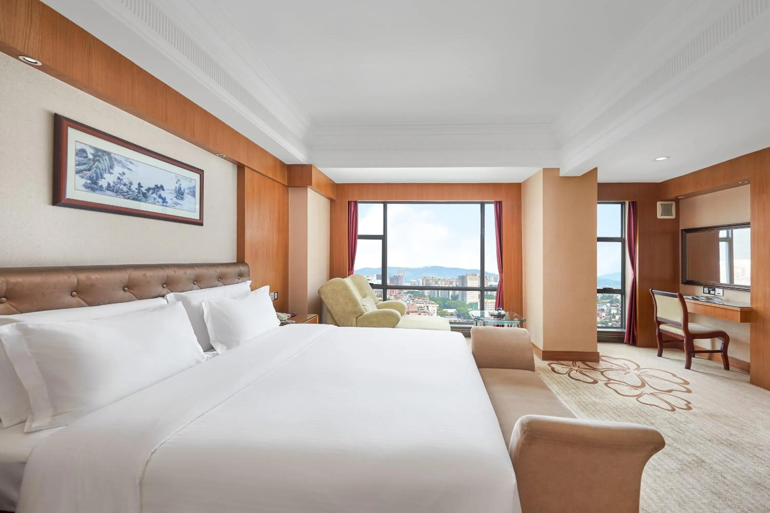 Bedroom, Bed in Nanyang King's Gate Hotel--Free Shuttle Service to Canton Fair