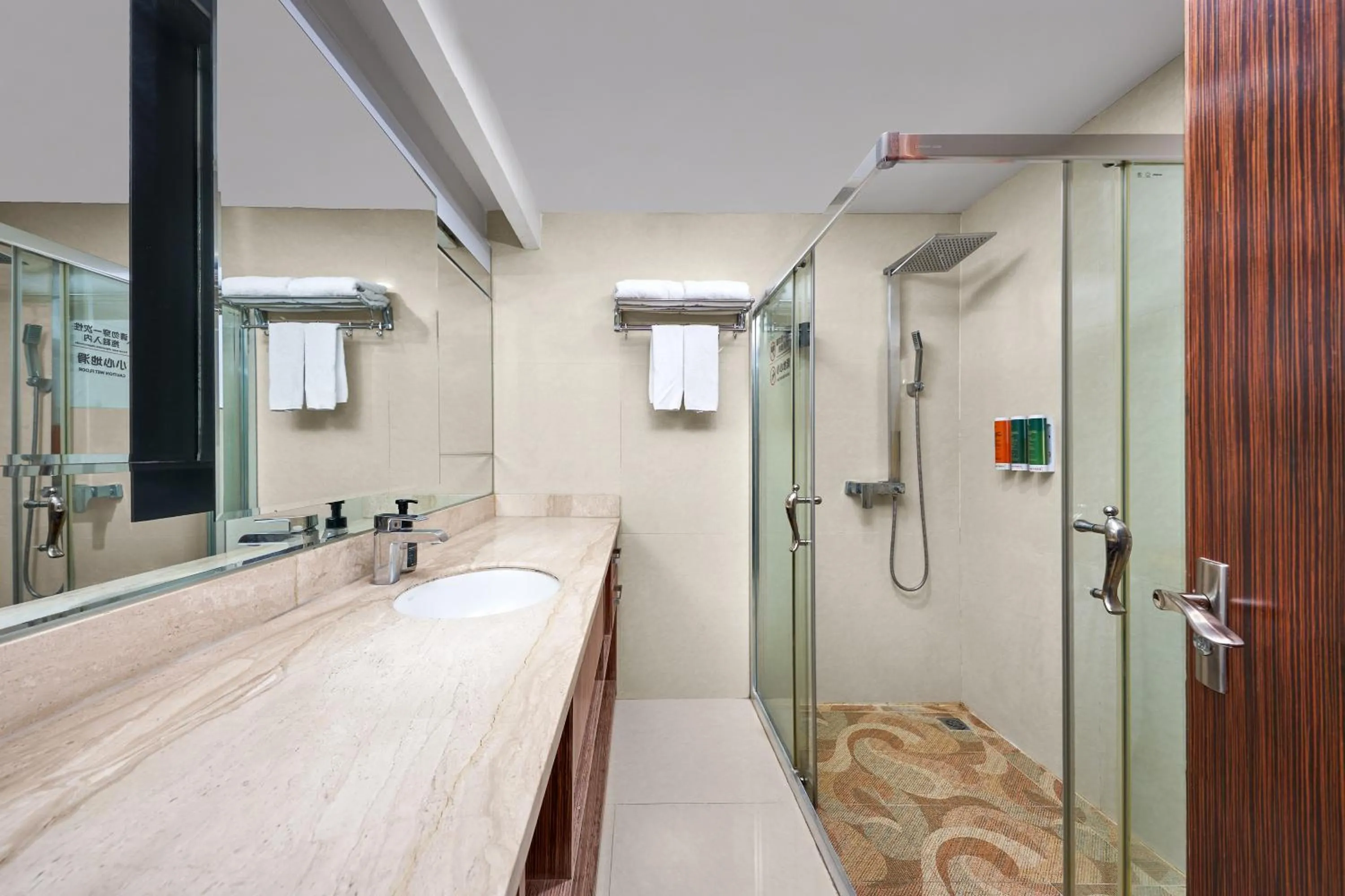 Shower in Nanyang King's Gate Hotel--Free Shuttle Service to Canton Fair