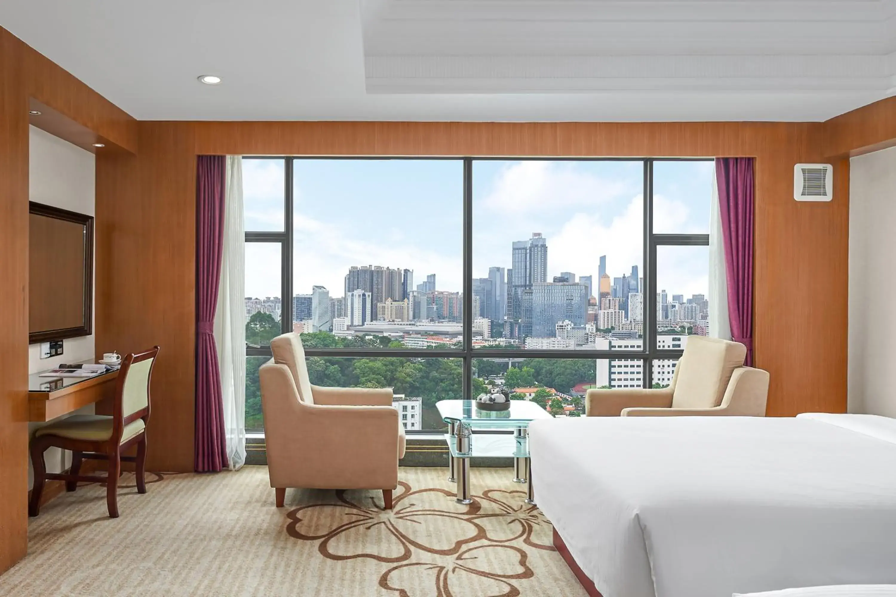 Deluxe Twin Room in Nanyang King's Gate Hotel--Free Shuttle Service to Canton Fair Deluxe Twin Room in Nanyang King's Gate Hotel--Free Shuttle Service to Canton Fair