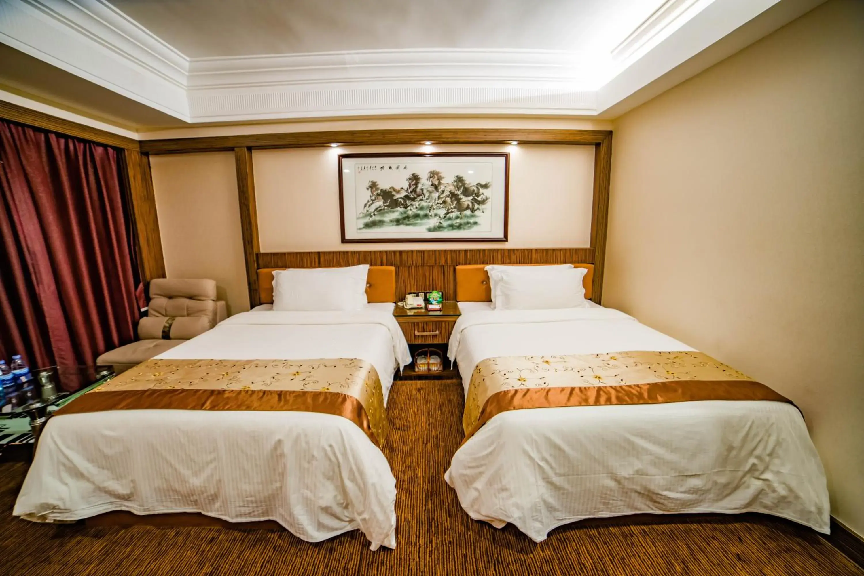 Twin Room in Nanyang King's Gate Hotel--Free Shuttle Service to Canton Fair Twin Room in Nanyang King's Gate Hotel--Free Shuttle Service to Canton Fair