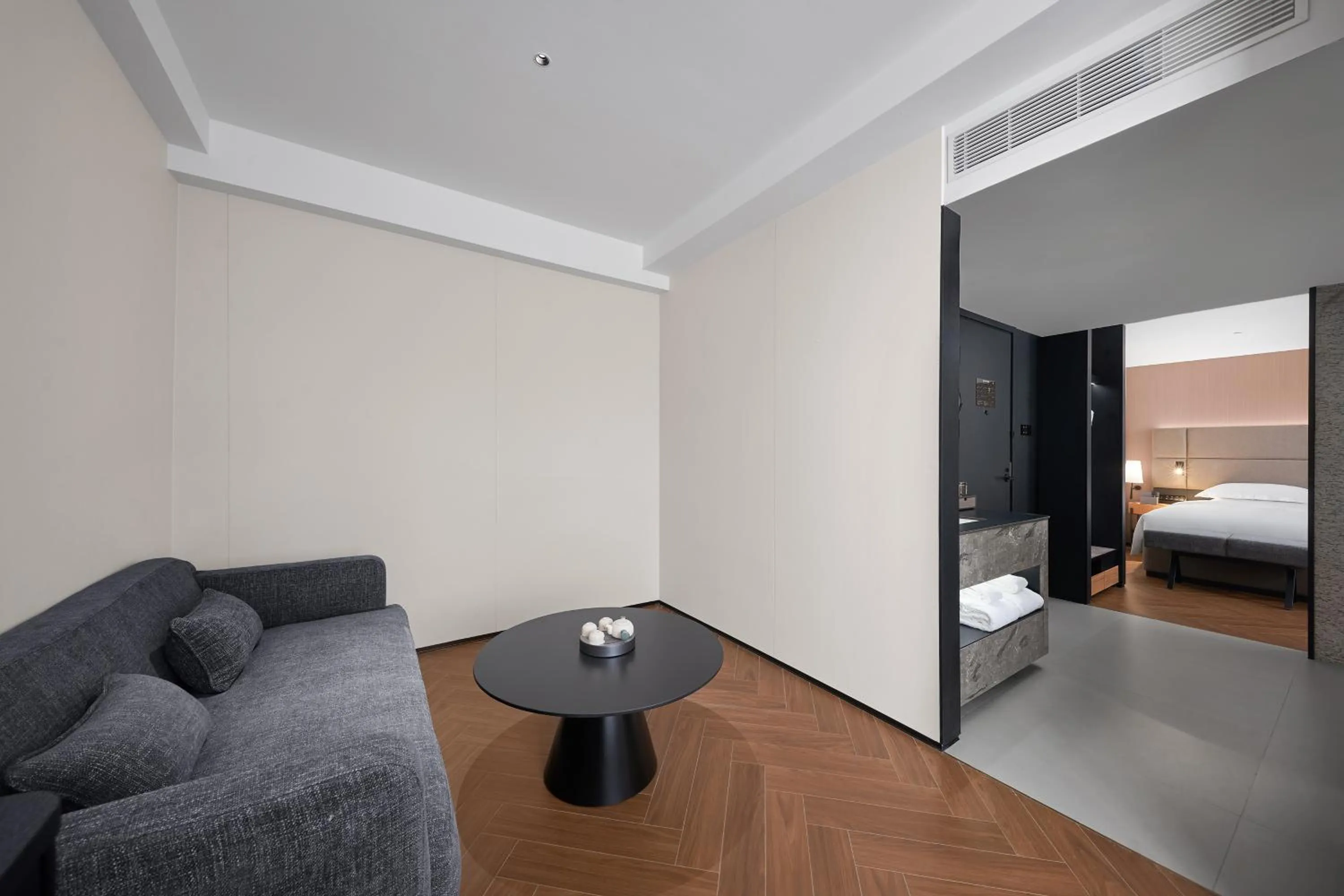 Bed in Nanyang King's Gate Hotel--Free Shuttle Service to Canton Fair