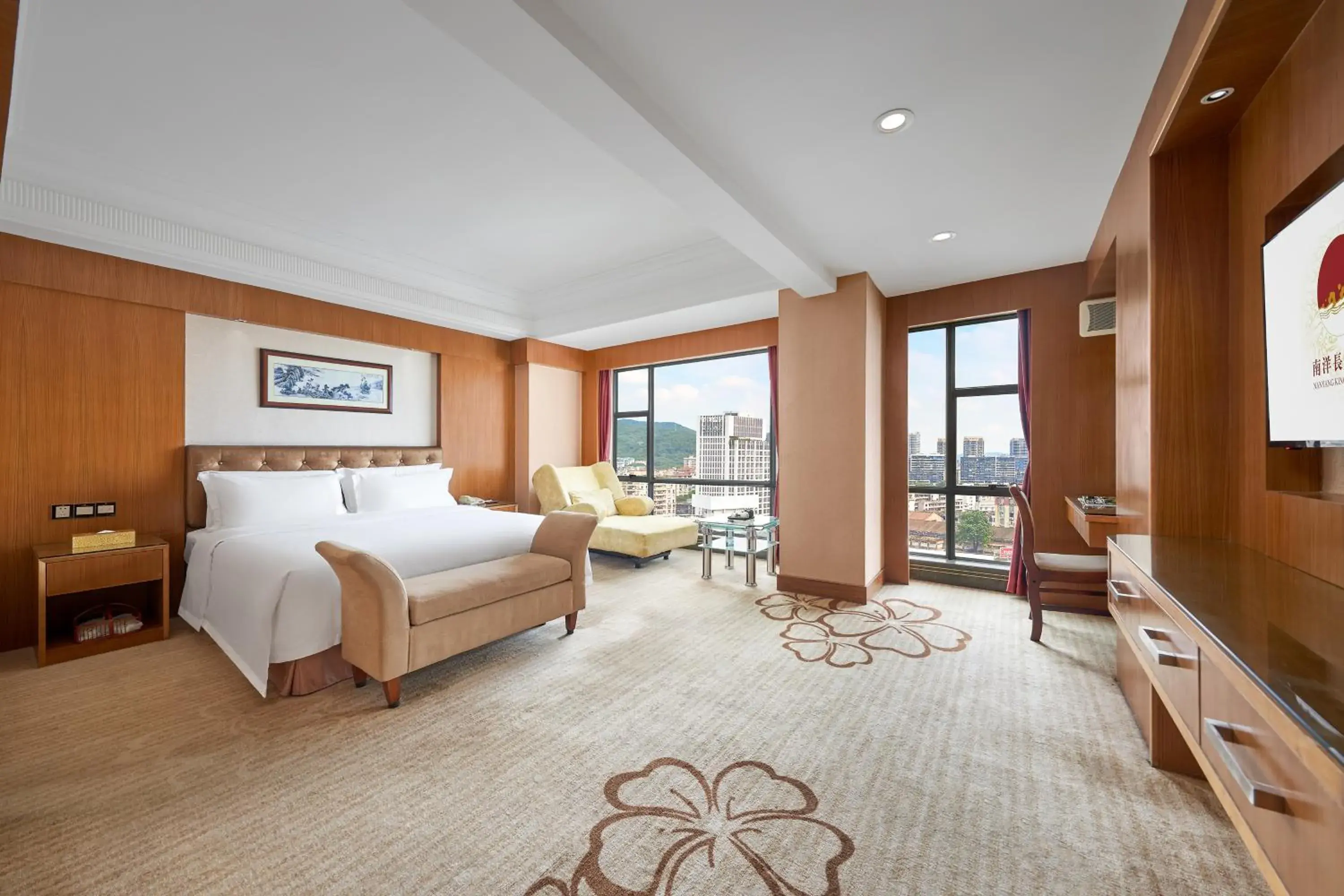 Deluxe Queen Room in Nanyang King's Gate Hotel--Free Shuttle Service to Canton Fair Deluxe Queen Room in Nanyang King's Gate Hotel--Free Shuttle Service to Canton Fair