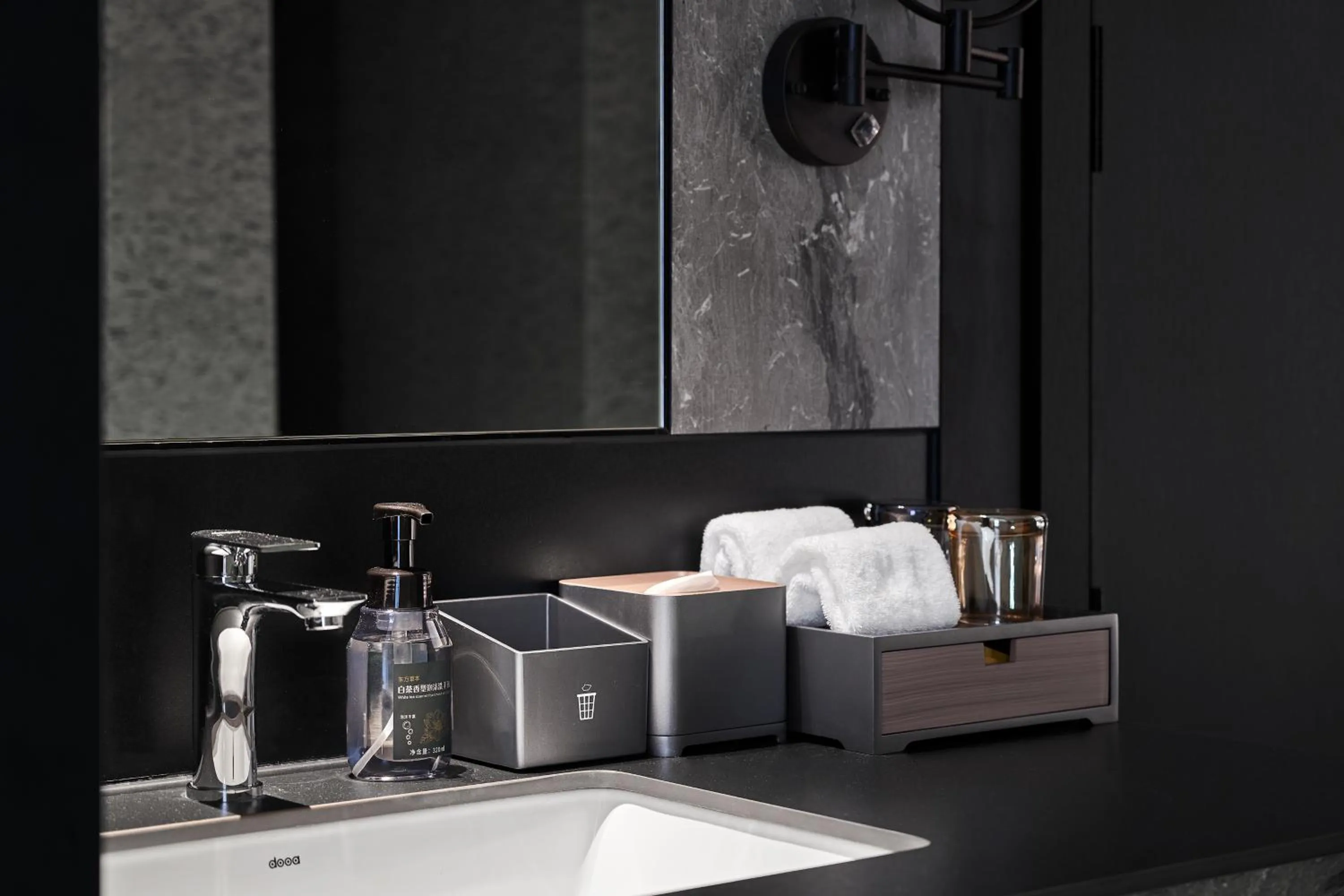 Bathroom in Nanyang King's Gate Hotel--Free Shuttle Service to Canton Fair