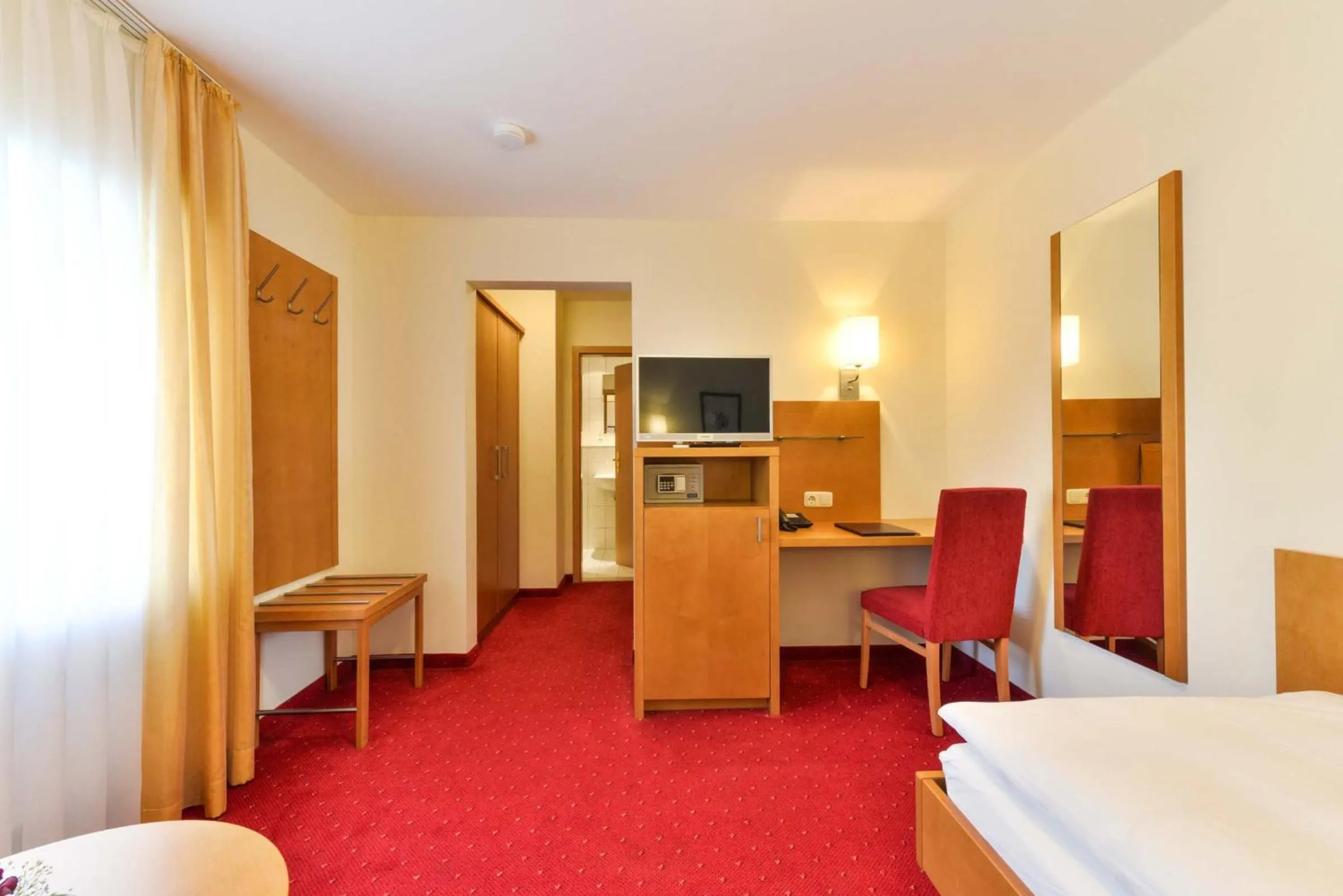 Photo of the whole room, Bed in Hotel Sixt