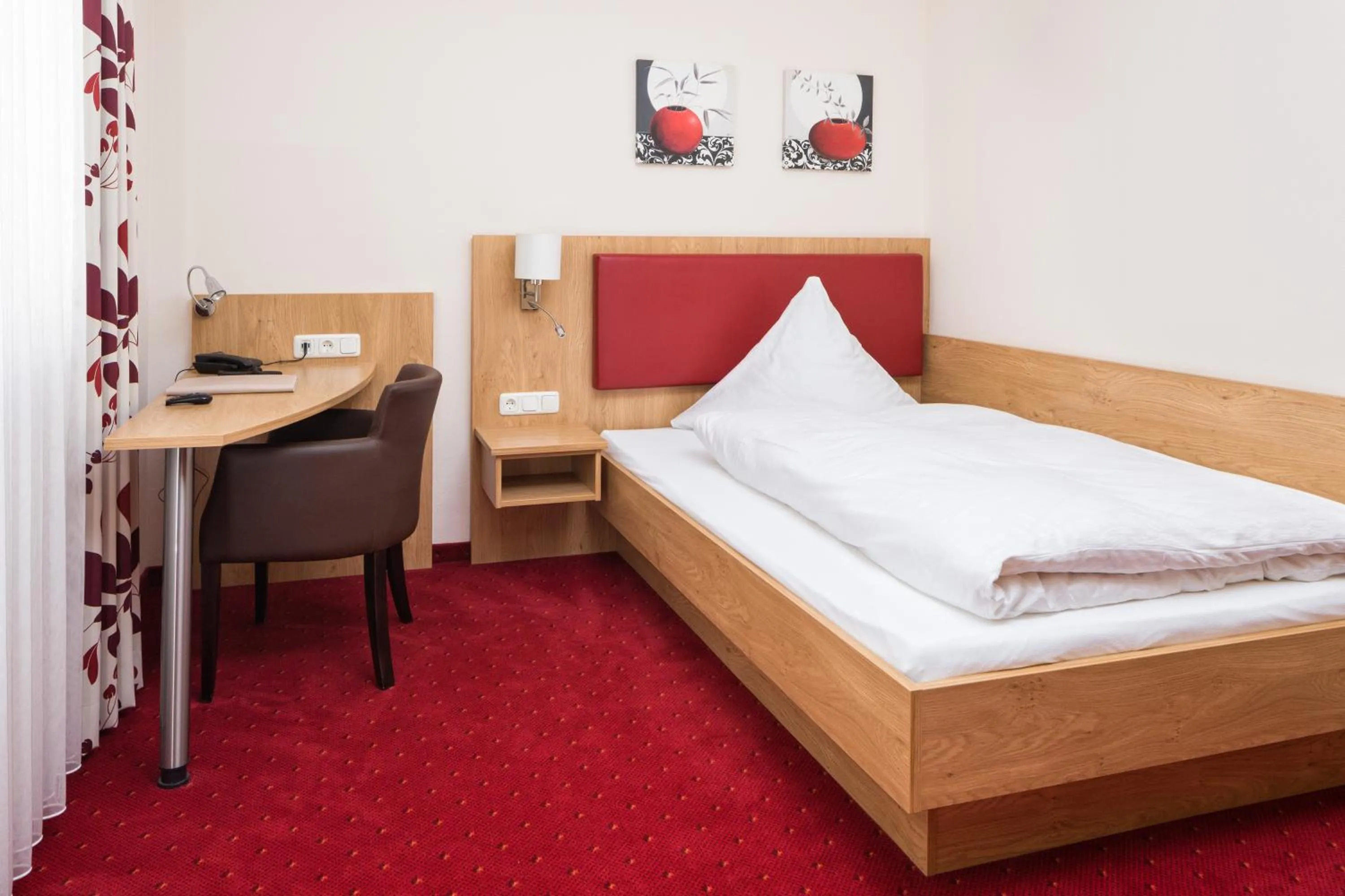 Photo of the whole room, Bed in Hotel Sixt