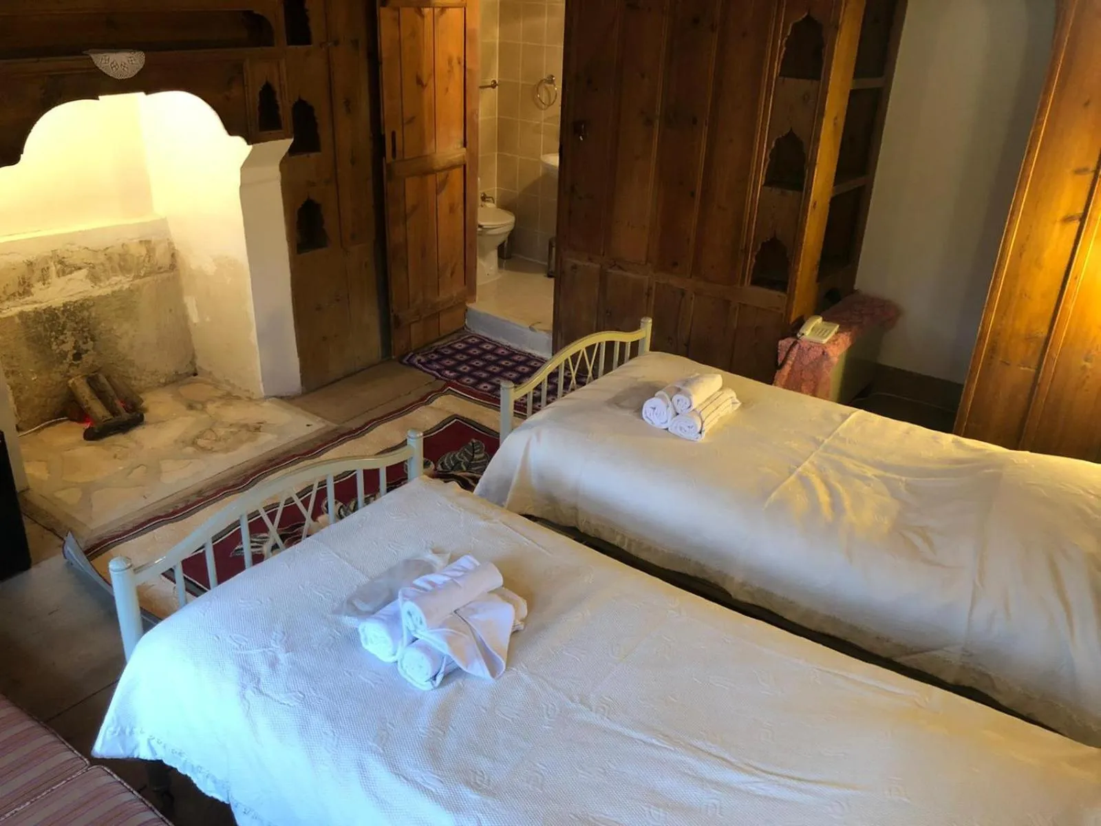 Photo of the whole room, Bed in Paphlagonia Yoruk Muratoglu Konak