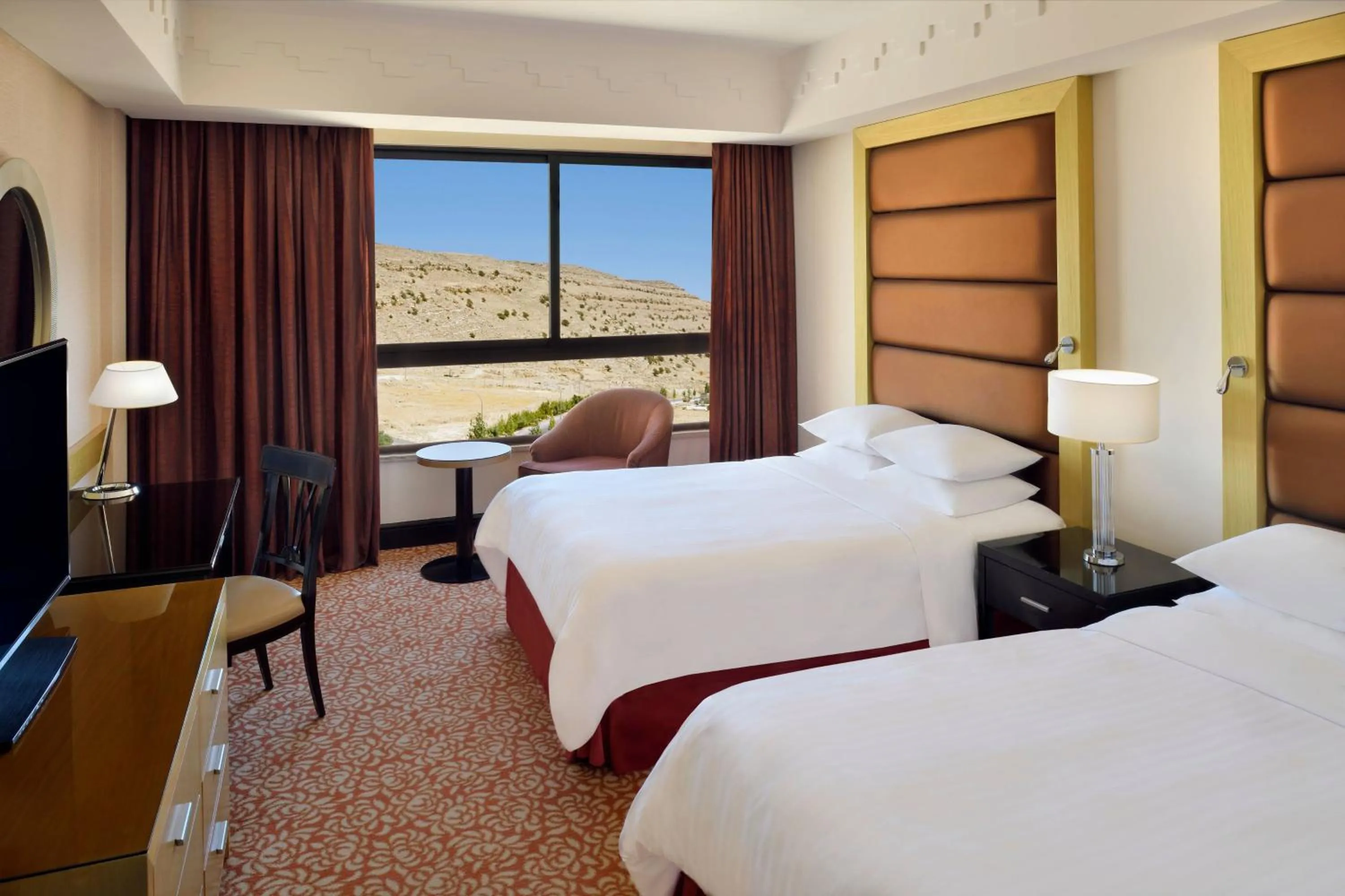 Photo of the whole room, Bed in Petra Marriott Hotel