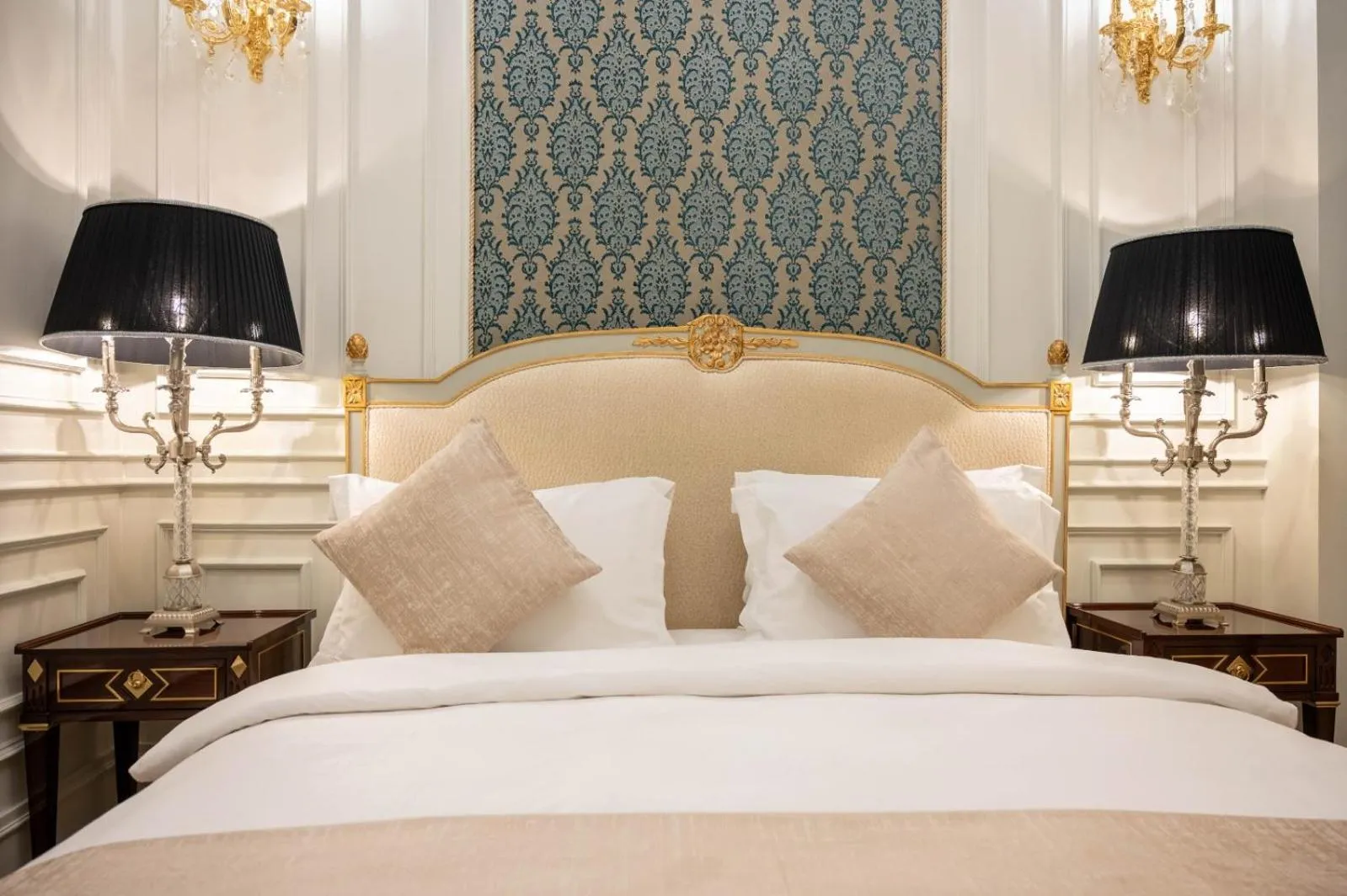 Bedroom, Bed in The Bentley Luxury Hotel & Suites