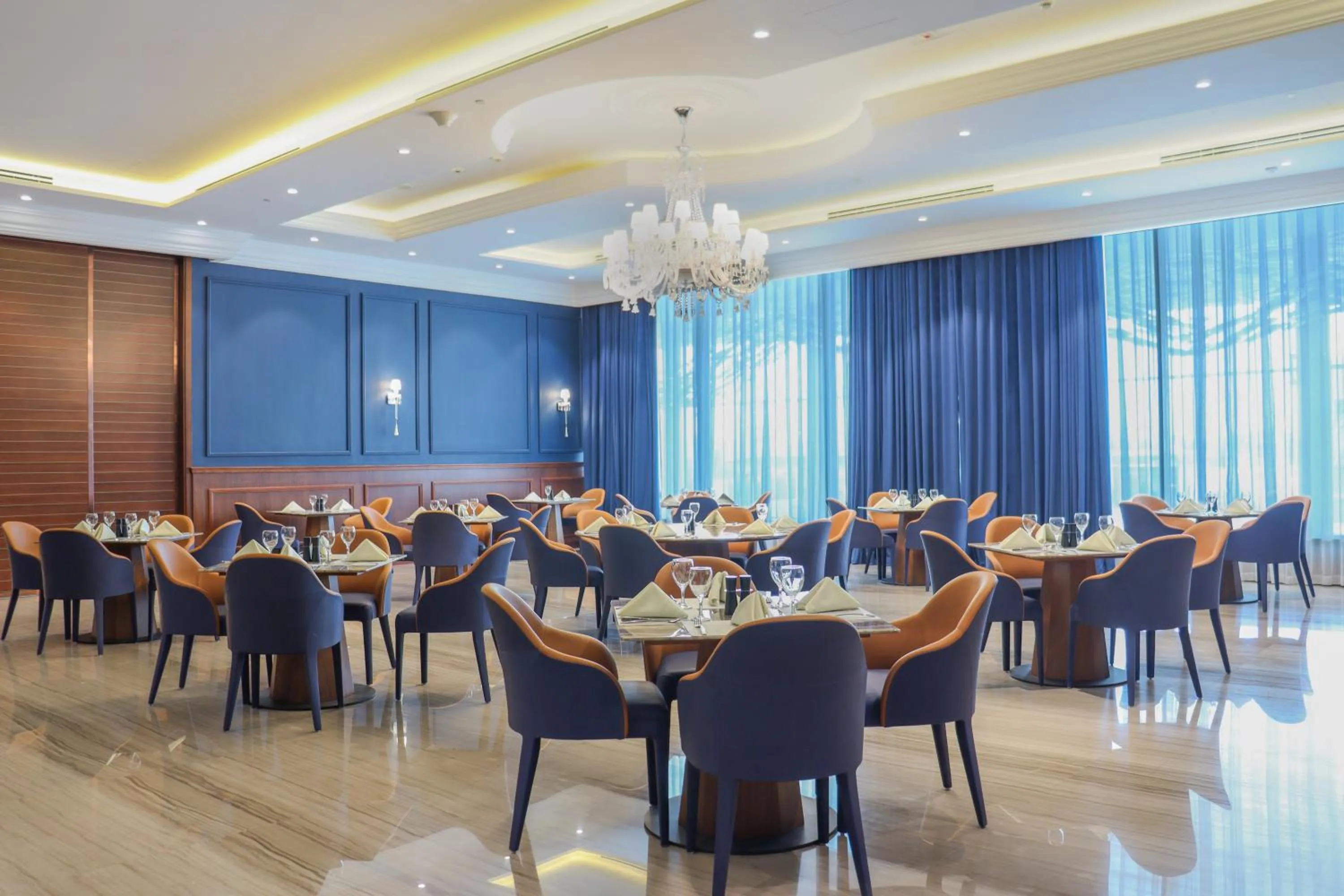 Restaurant/places to eat in The Bentley Luxury Hotel & Suites