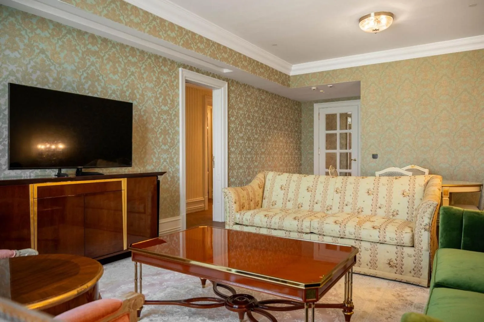 Living room in The Bentley Luxury Hotel & Suites