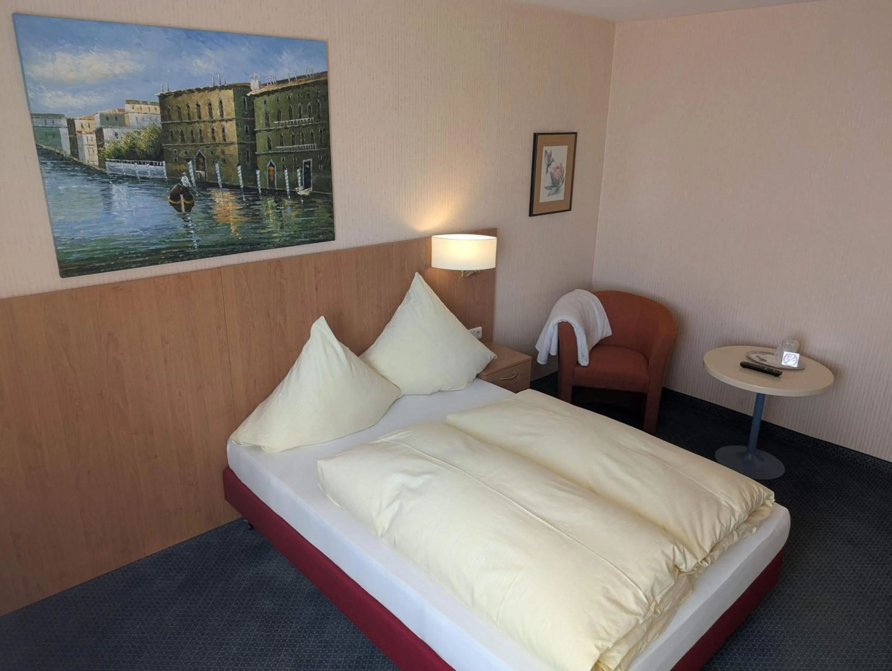 Bed in Stadthotel Augsburg