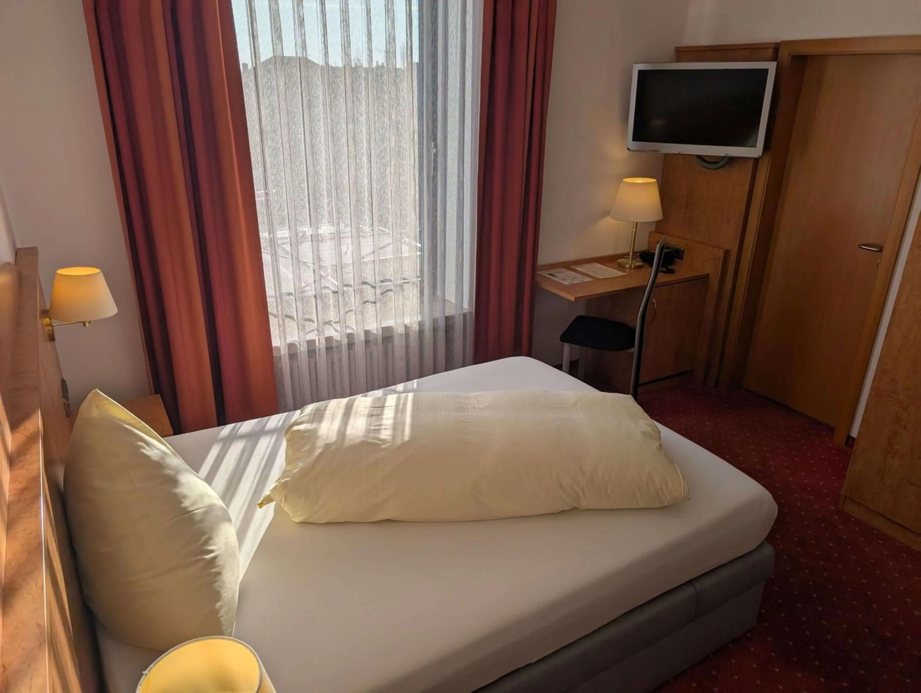 Bed in Stadthotel Augsburg