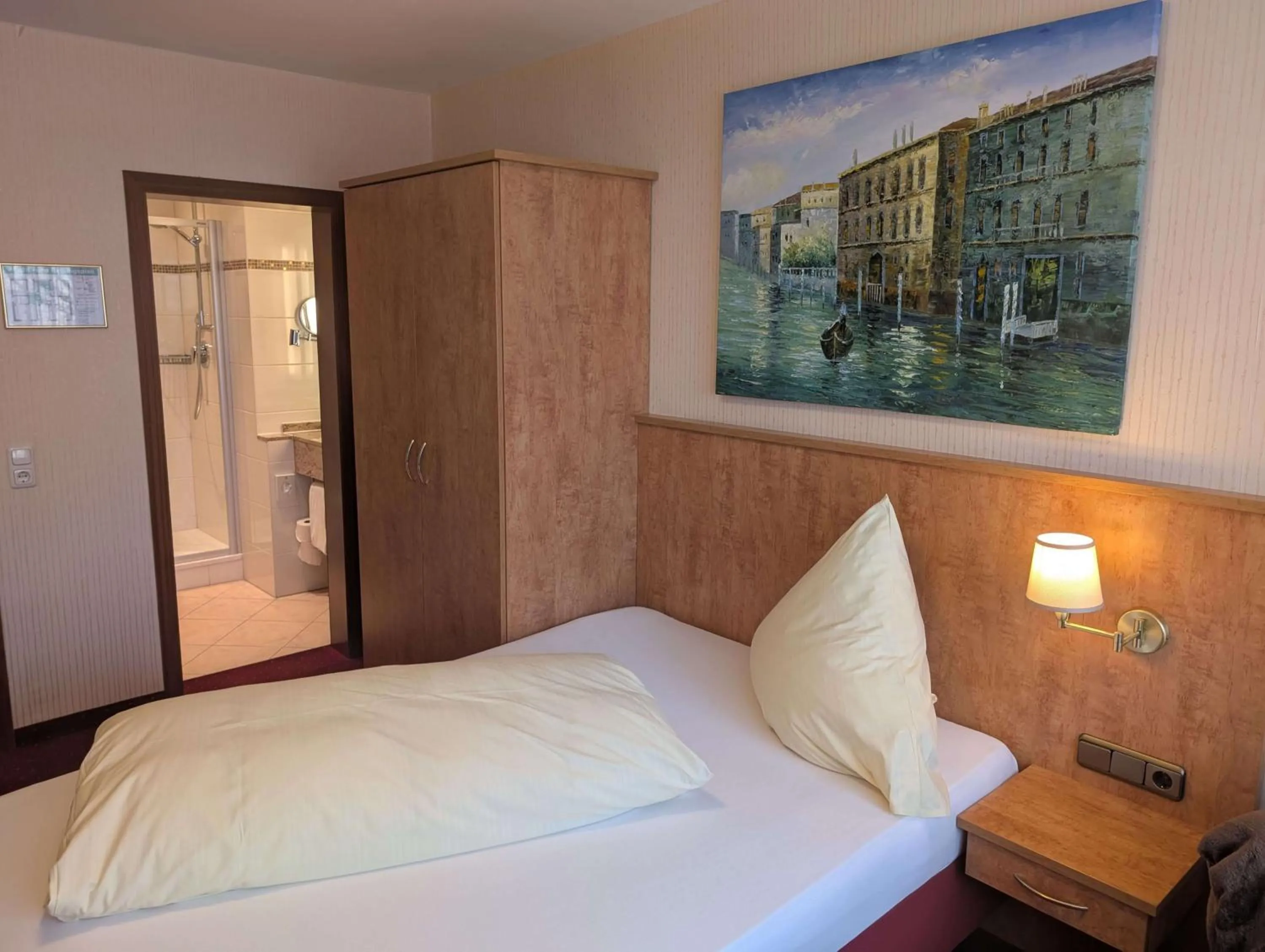 Bed in Stadthotel Augsburg