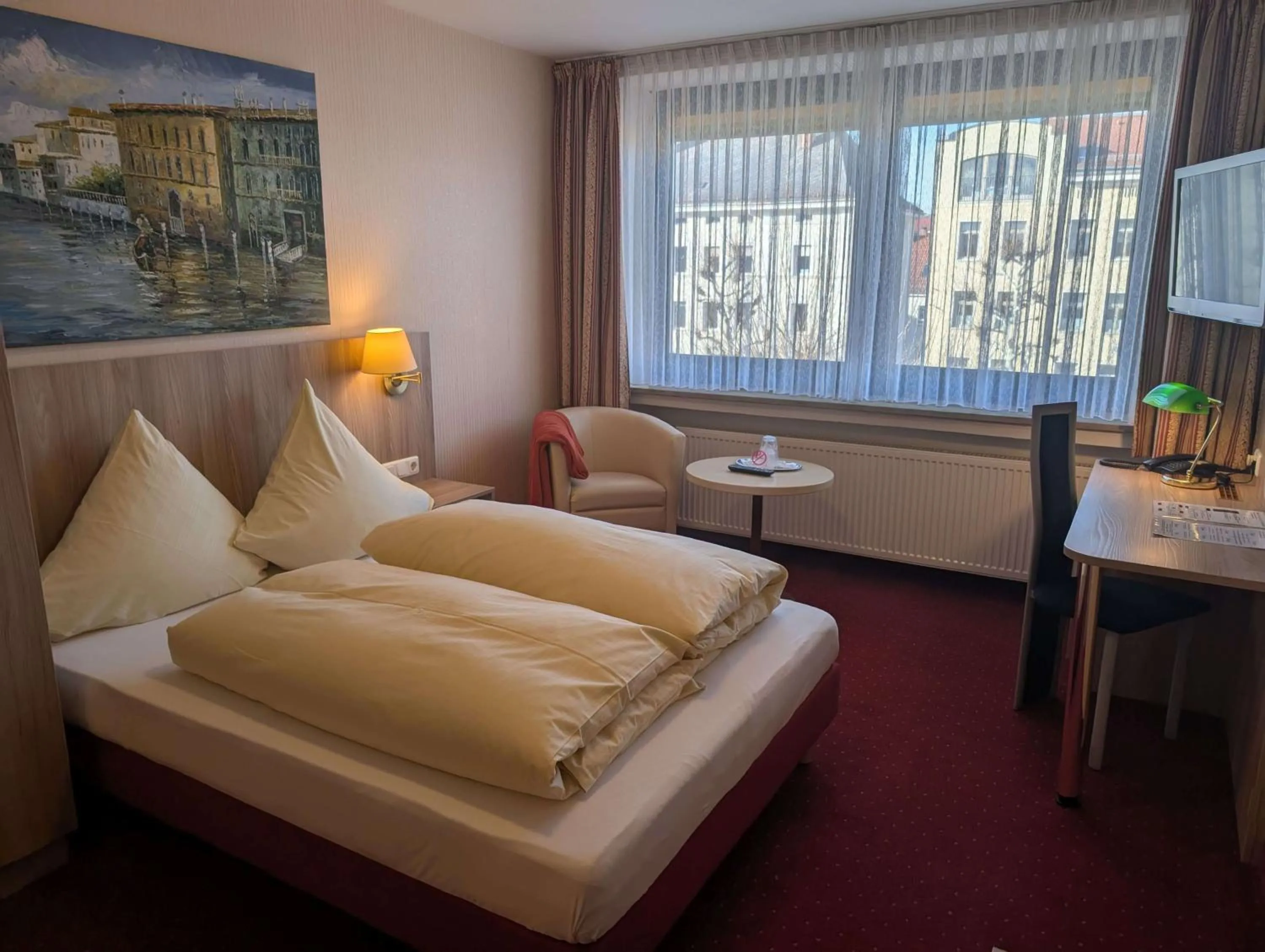 Bed in Stadthotel Augsburg