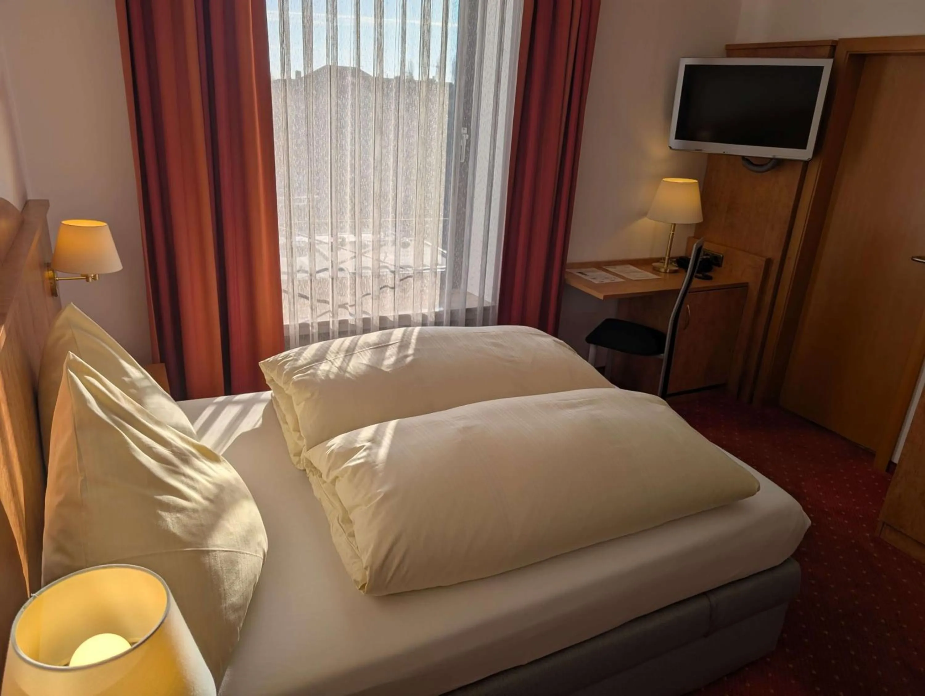 Bed in Stadthotel Augsburg