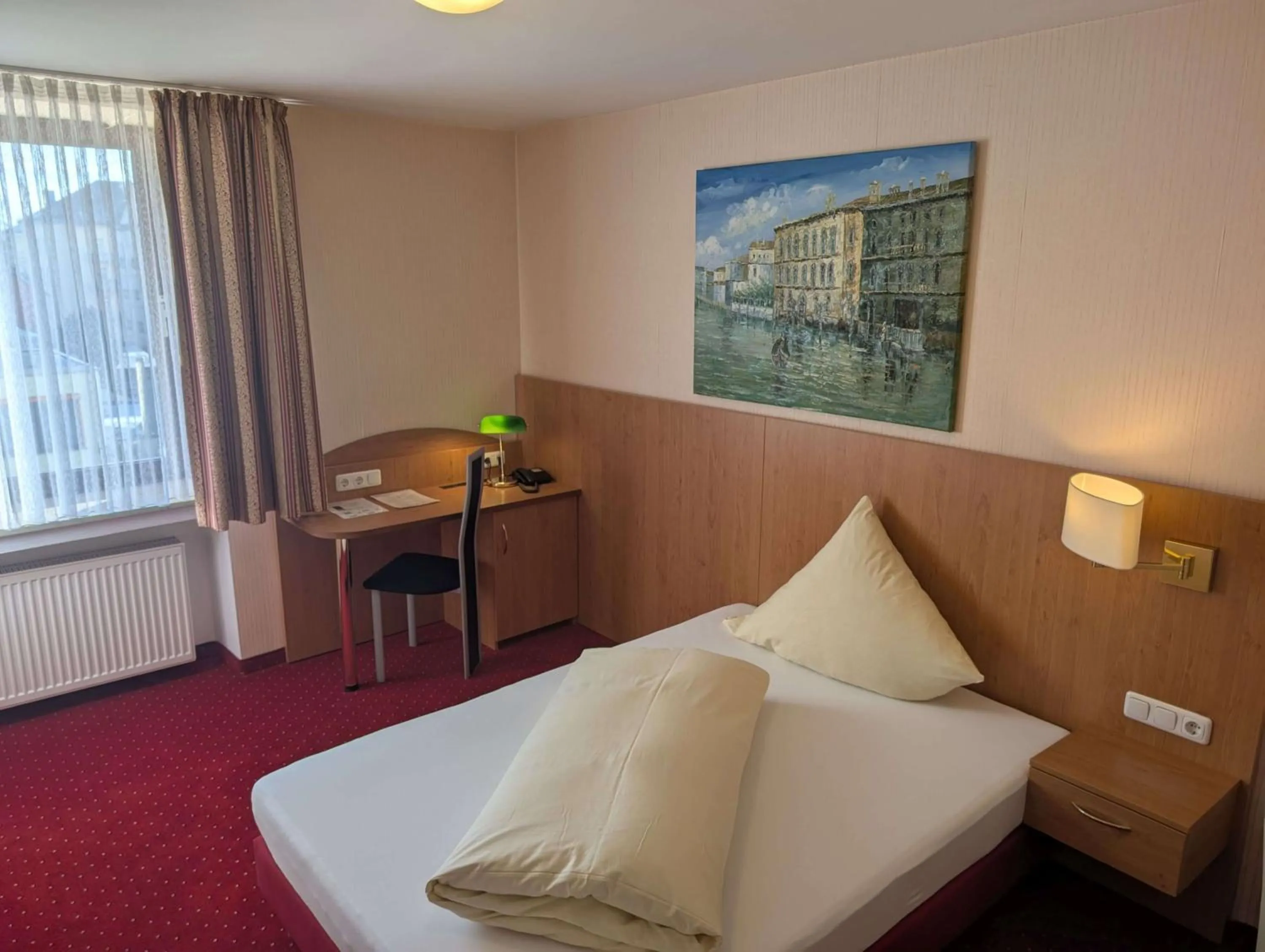 Bed in Stadthotel Augsburg