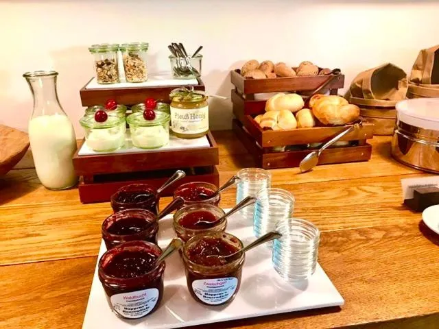 Buffet breakfast in Hotel Auszeit