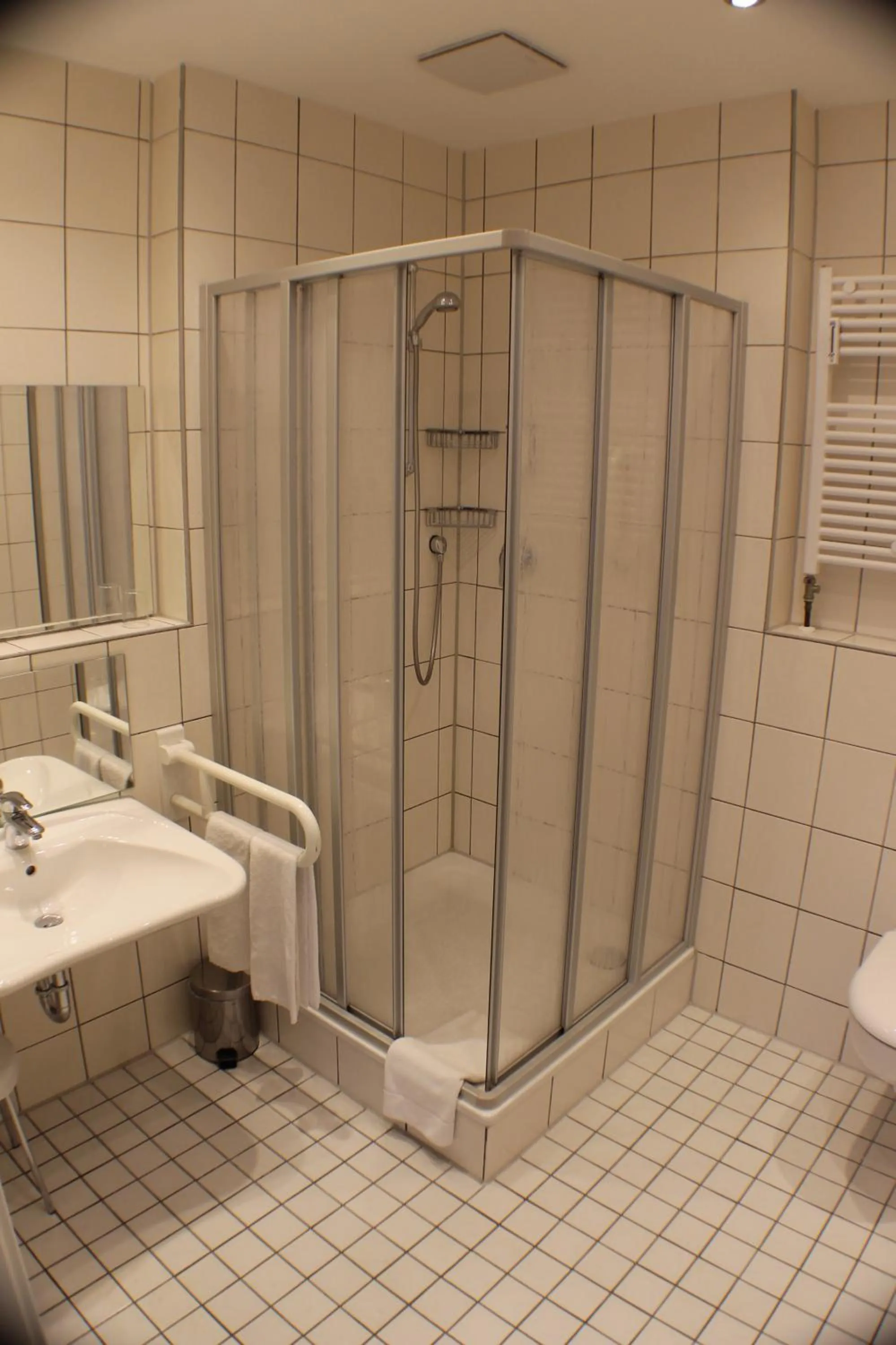 Bathroom in Avantgarde Hotel