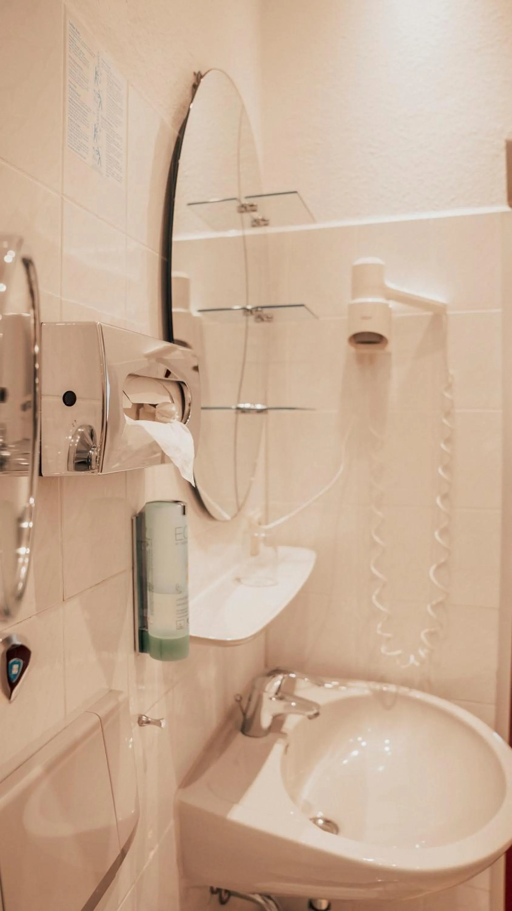 Bathroom in Avantgarde Hotel