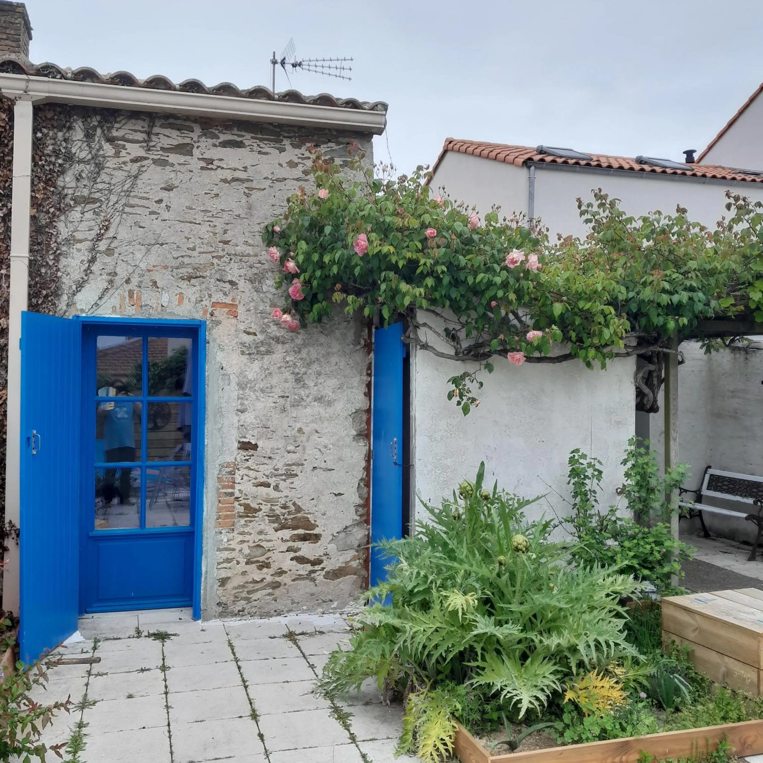 Property building in maison tartifume