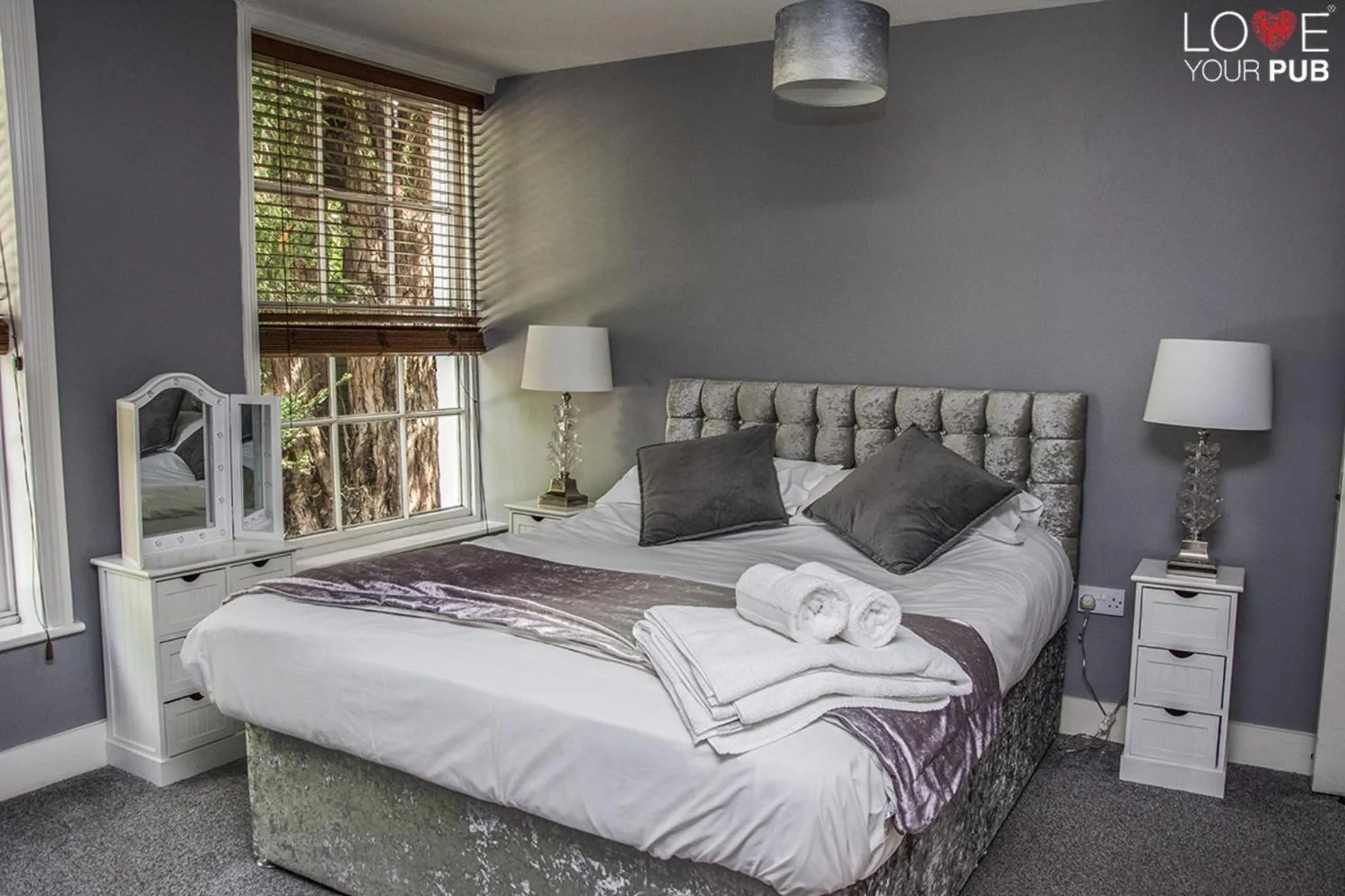 Bedroom, Bed in The Robin Hood Inn