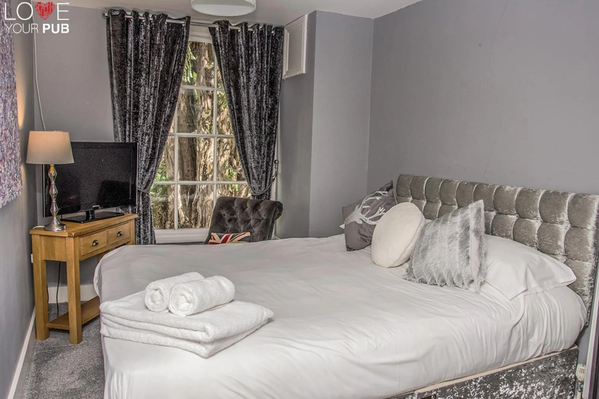 Bedroom, Bed in The Robin Hood Inn