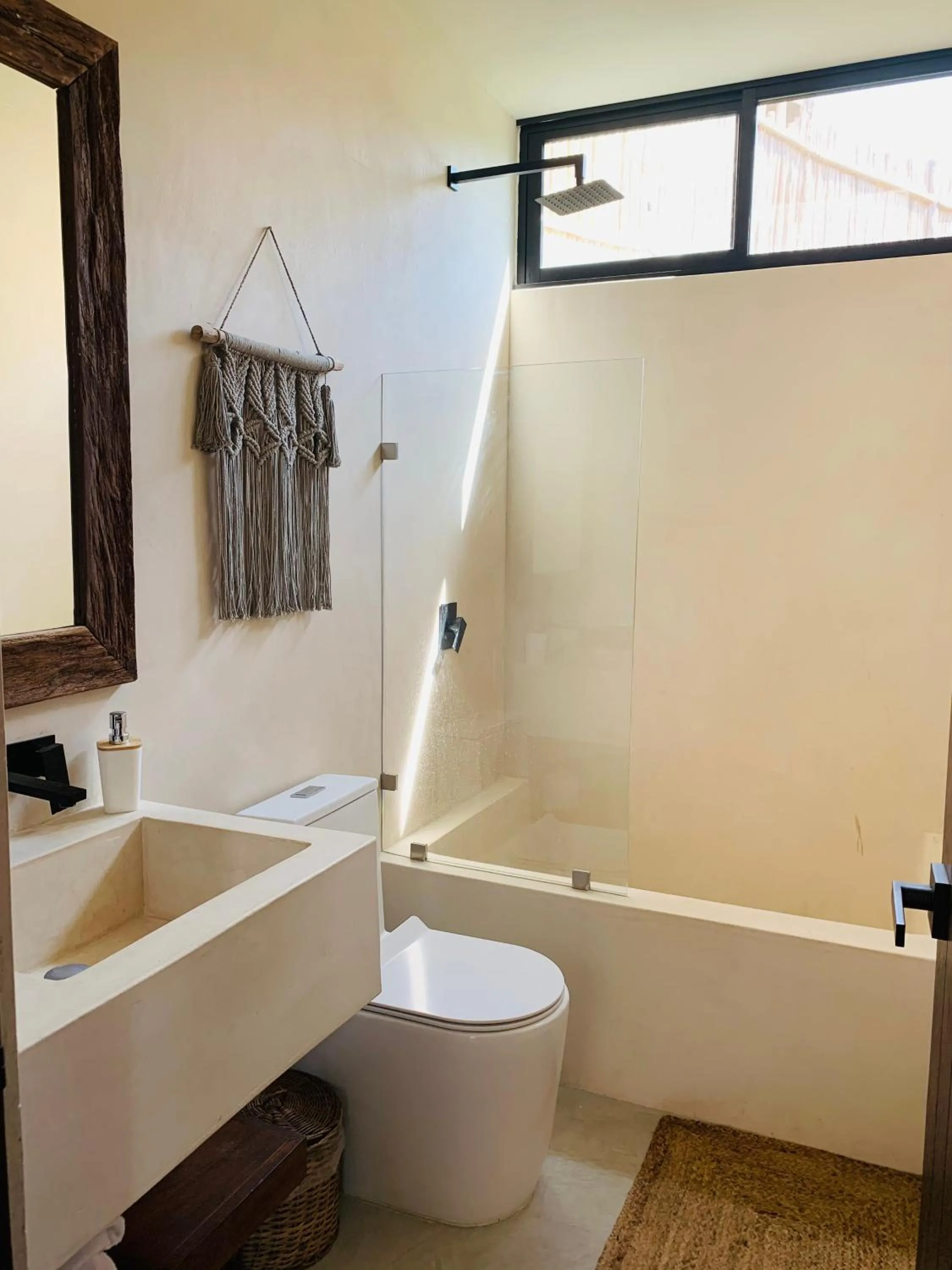 Bathroom in Vida Boho Apart 16 with special fee to access Hotel Bardo