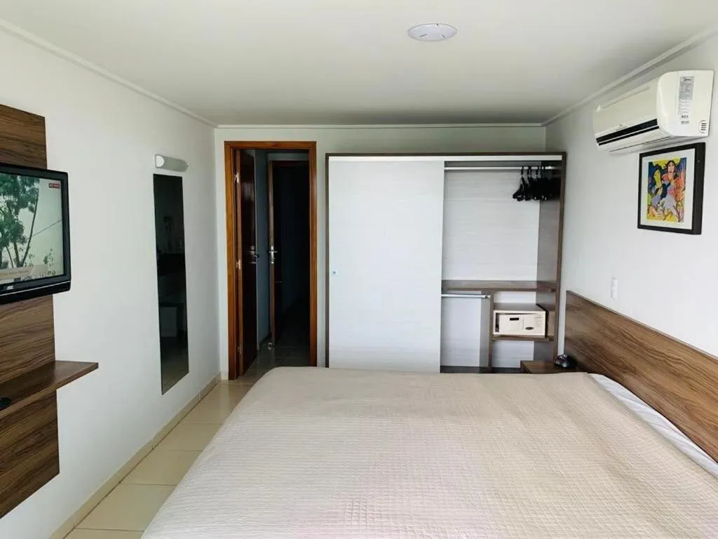 Photo of the whole room, Bed in AX Blue Suítes