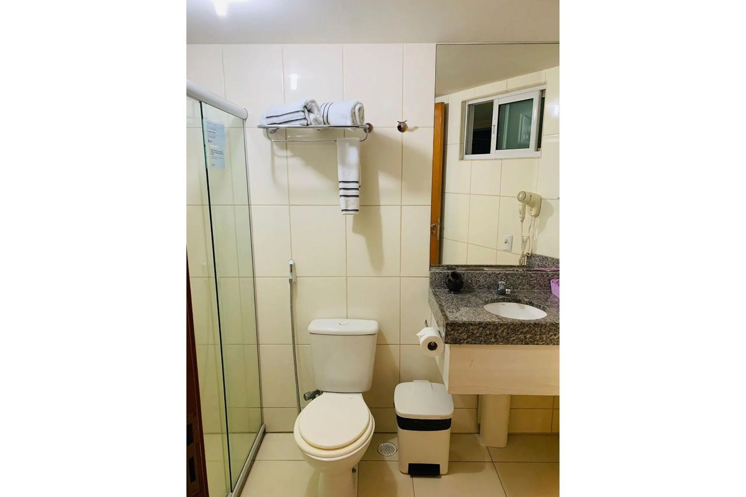 Toilet in AX Blue Suítes