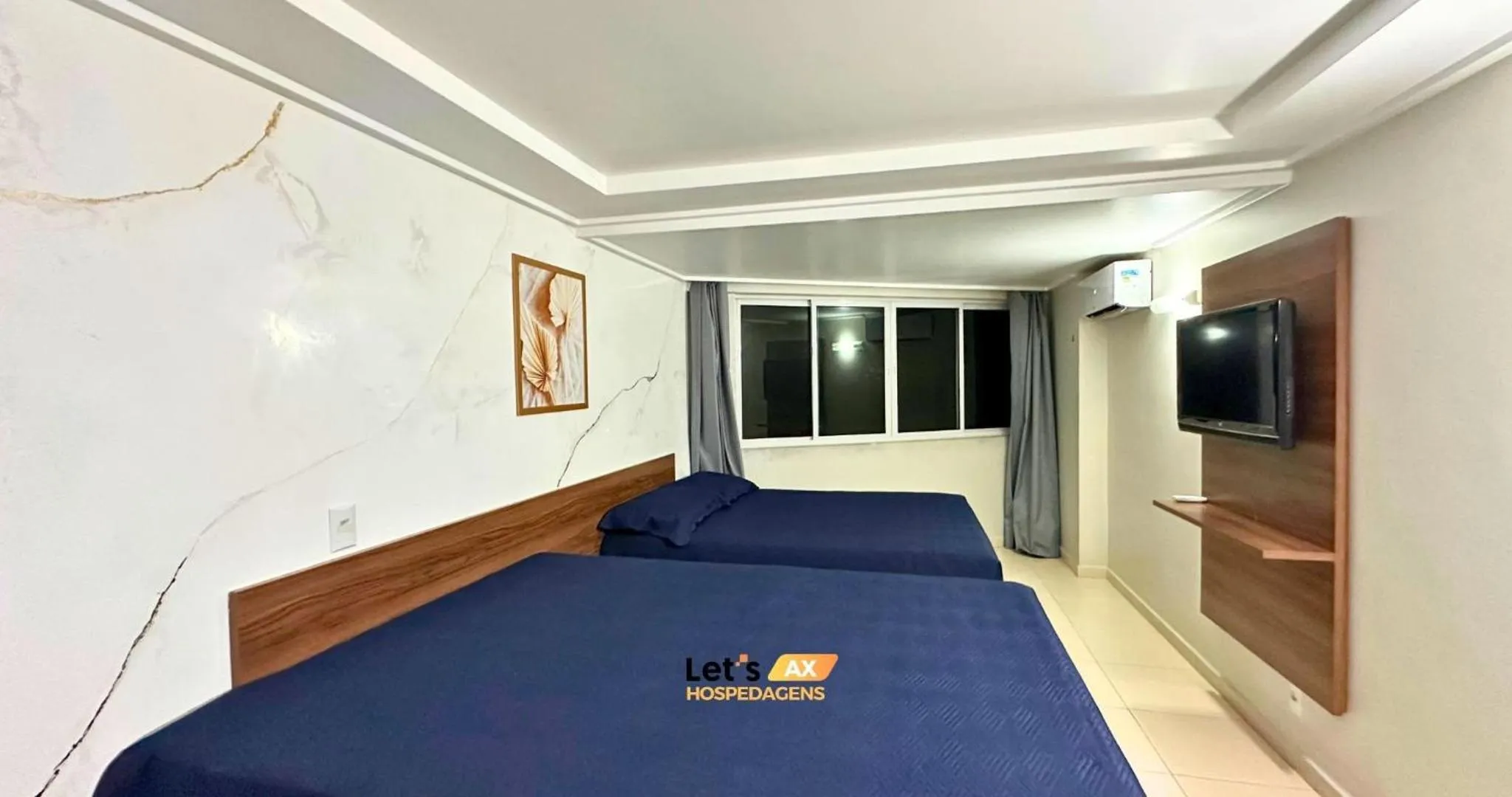 Photo of the whole room, Bed in AX Blue Suítes