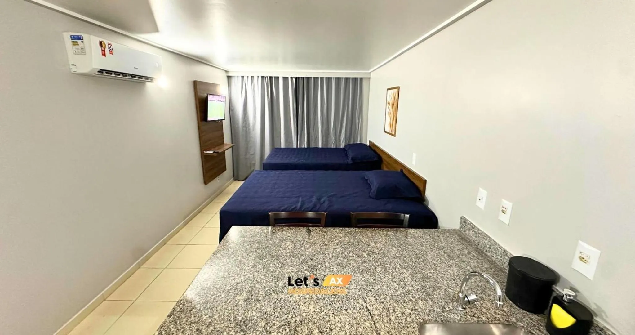 Photo of the whole room, Bed in AX Blue Suítes