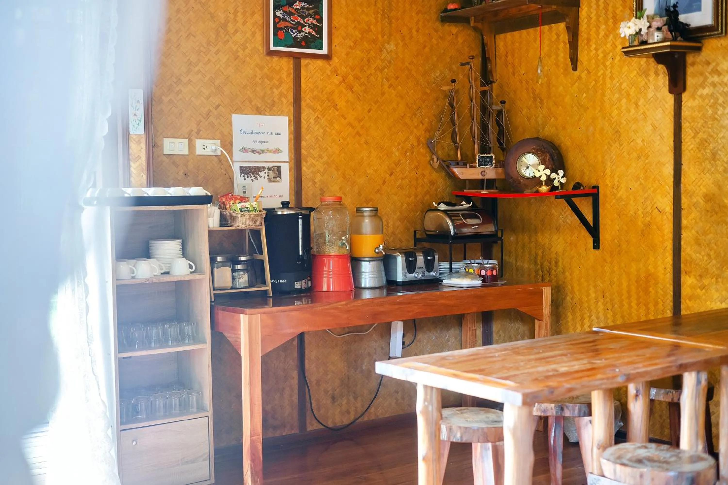 Buffet breakfast in Bansuanphutarn