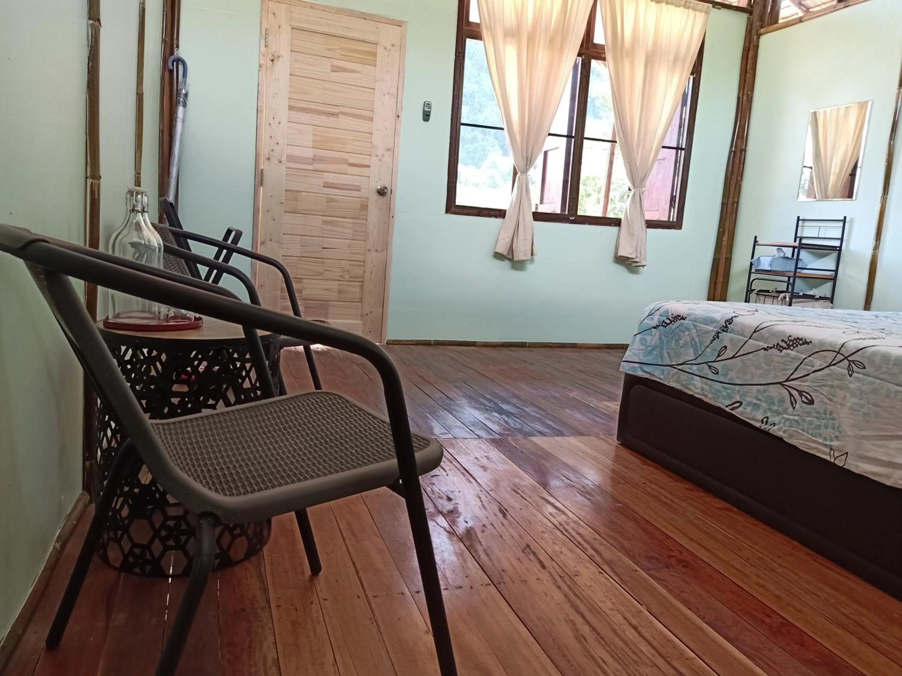 Photo of the whole room, Bed in Bansuanphutarn