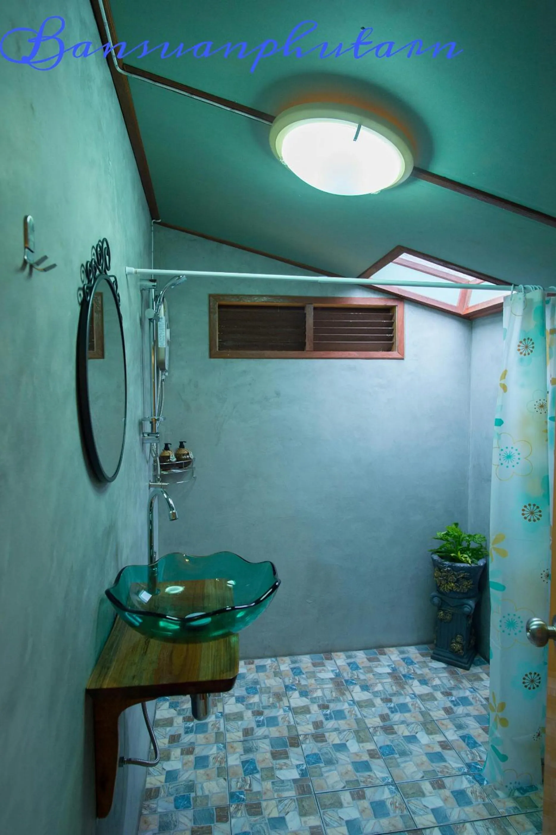 Bathroom, Bed in Bansuanphutarn