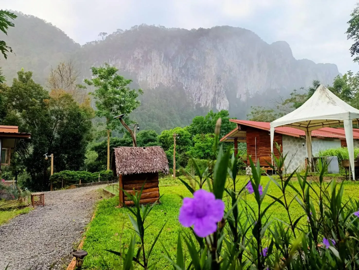 Inner courtyard view in Bansuanphutarn