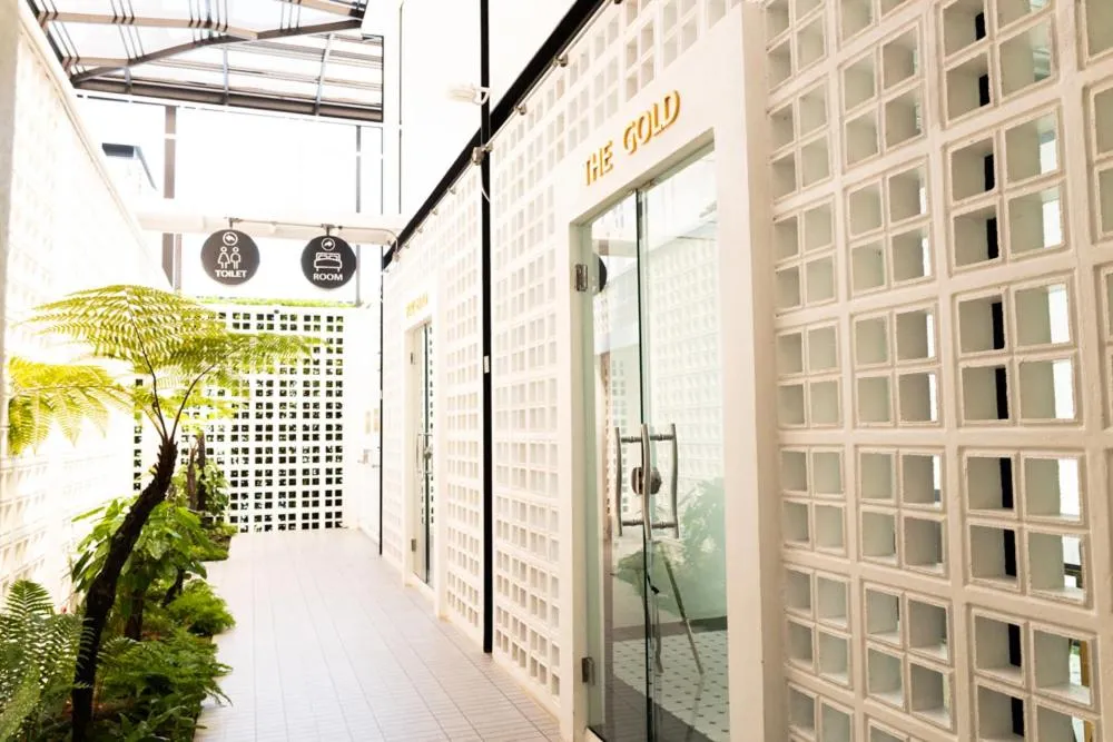 Restaurant/places to eat in The Gold Living Life